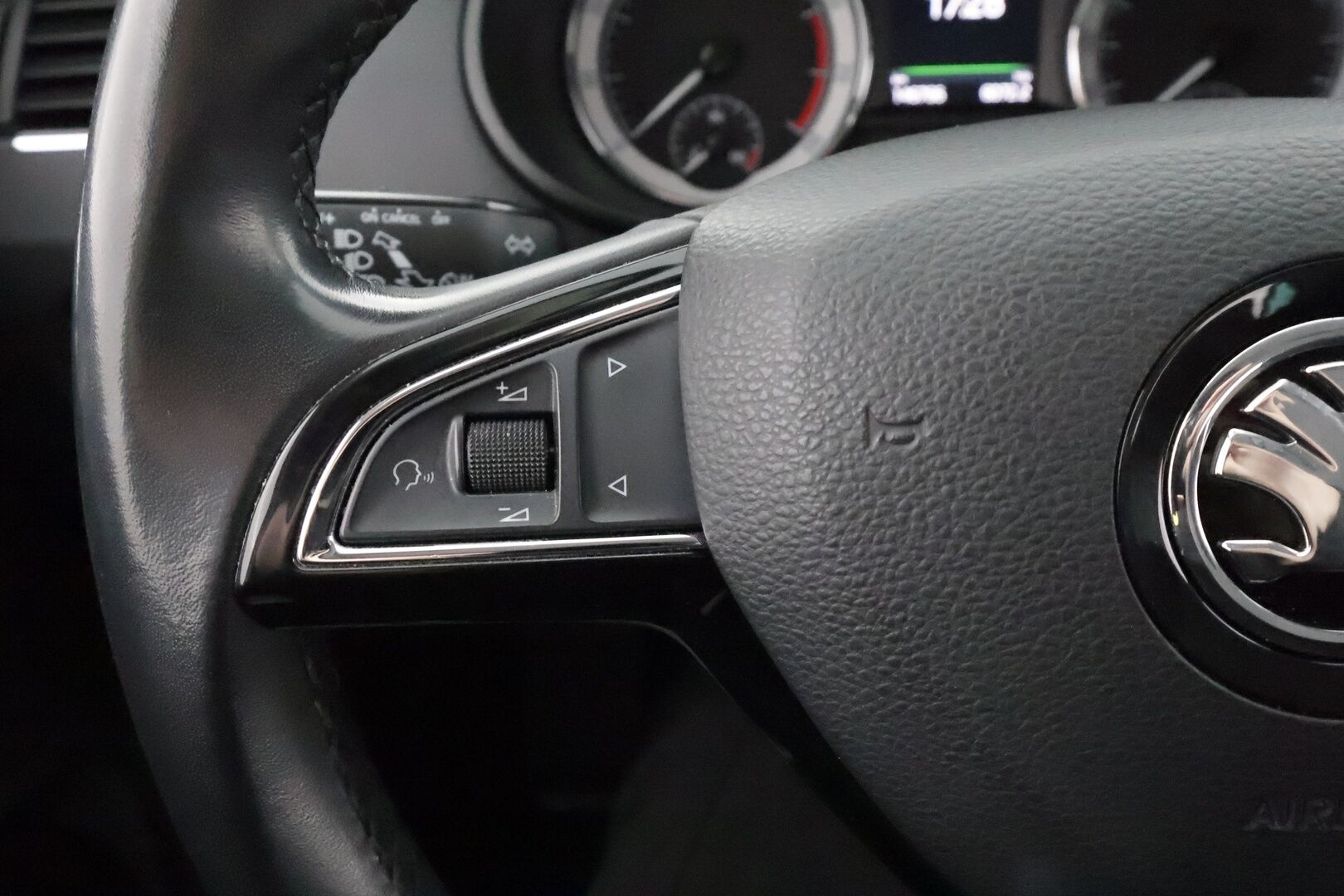 Skoda Octavia 2018 1,4 TSI Style Autom. * Vakkari / Webasto / P.tutkat / Keyless / LED / Apple&Android / Navi* - Suomi-auto / Kahdet Renkaat - HULLUT AVAJAISHULINAT KORKOTARJOUS 3,29 %