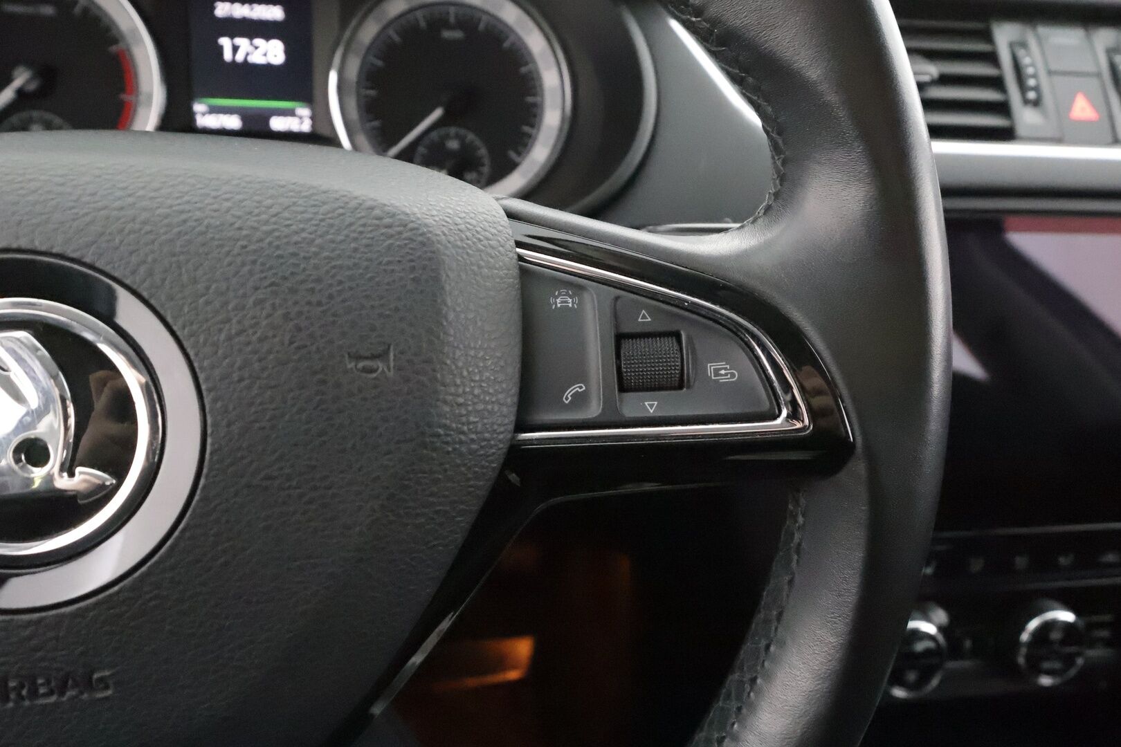 Skoda Octavia 2018 1,4 TSI Style Autom. * Vakkari / Webasto / P.tutkat / Keyless / LED / Apple&Android / Navi* - Suomi-auto / Kahdet Renkaat - HULLUT AVAJAISHULINAT KORKOTARJOUS 3,29 %