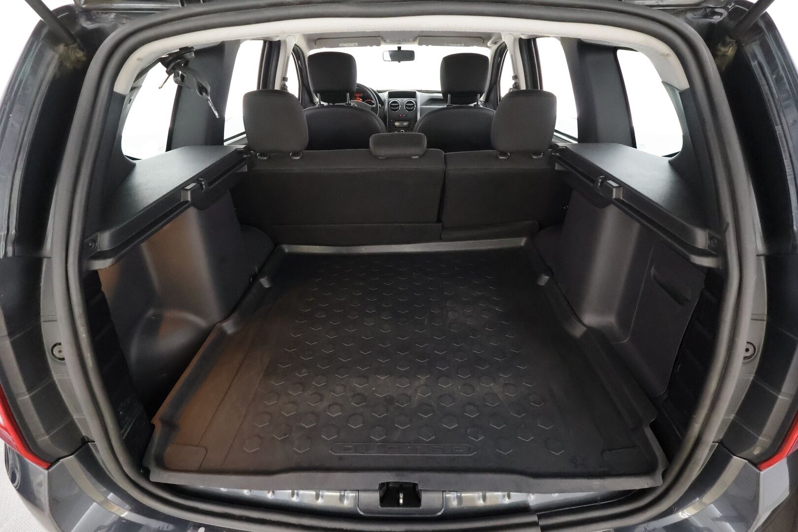 Dacia Duster 2017 TCe 125 S&S 4x4 Laureate - | Pa-Lisälämmitin | Koukku | Vakkari | BT | 2WD/Auto/Lock vetotavat | Penkinlämmittimet | Ilmastointi | Huoltokirja | 2x renkaat aluin | Suomiauto |