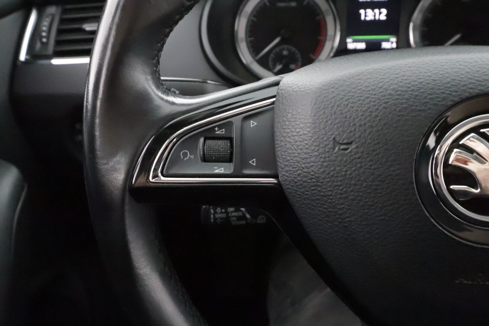 Skoda Octavia 2018 Combi 1,4 TSI Style DSG * ACC / Webasto / LED / P.kamera / Sähköluukku / Keyless / Ratinlämmitin * - Suomi-auto / Kahdet renkaat aluvanteilla / Merkkihuollettu / Juuri katsastettu - HULLUT AVAJAISHULINAT KORKOTARJOUS 3,29 %