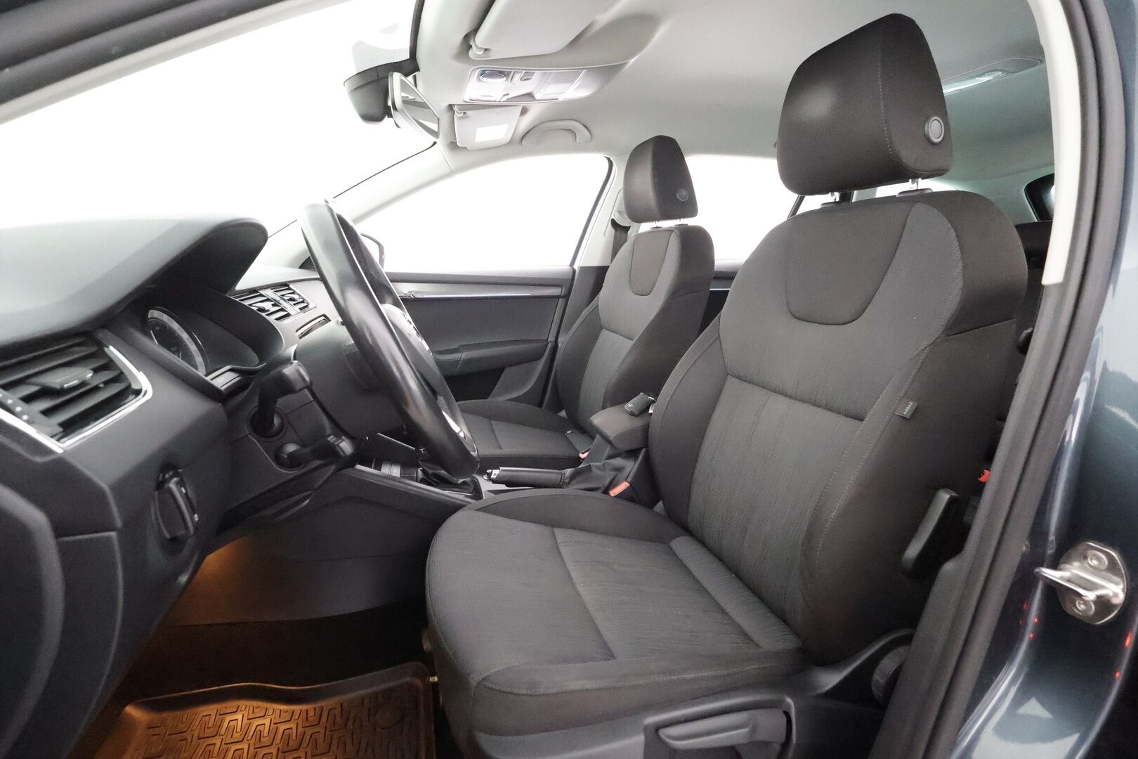 Skoda Octavia 2018 Combi 1,4 TSI Style DSG * ACC / Webasto / LED / P.kamera / Sähköluukku / Keyless / Ratinlämmitin * - Suomi-auto / Kahdet renkaat aluvanteilla / Merkkihuollettu / Juuri katsastettu - HULLUT AVAJAISHULINAT KORKOTARJOUS 3,29 %