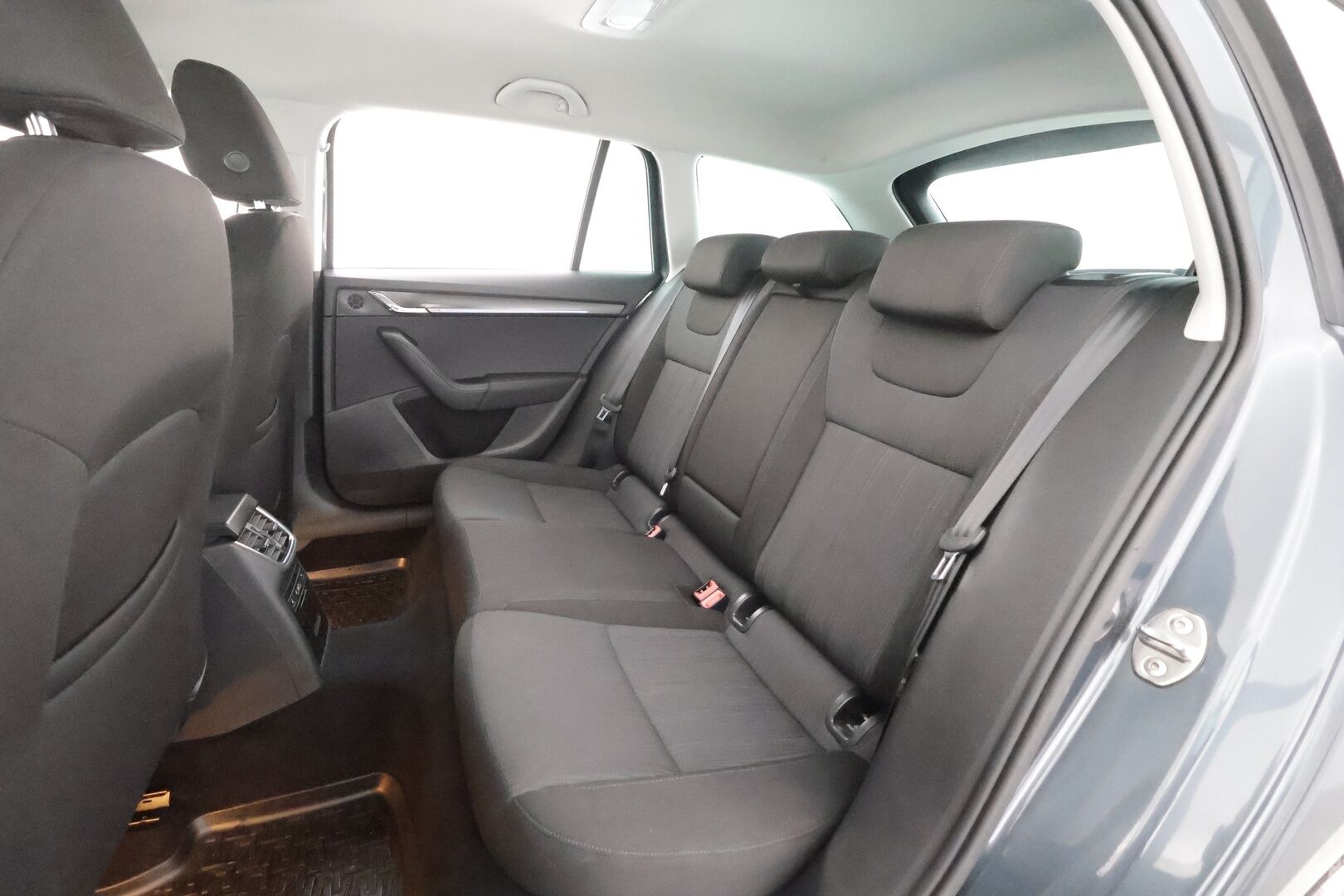 Skoda Octavia 2018 Combi 1,4 TSI Style DSG * ACC / Webasto / LED / P.kamera / Sähköluukku / Keyless / Ratinlämmitin * - Suomi-auto / Kahdet renkaat aluvanteilla / Merkkihuollettu / Juuri katsastettu - HULLUT AVAJAISHULINAT KORKOTARJOUS 3,29 %