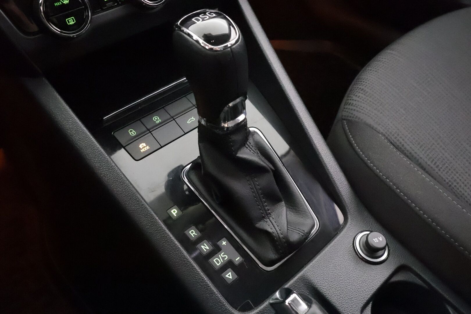 Skoda Octavia 2018 Combi 1,4 TSI Style DSG * ACC / Webasto / LED / P.kamera / Sähköluukku / Keyless / Ratinlämmitin * - Suomi-auto / Kahdet renkaat aluvanteilla / Merkkihuollettu / Juuri katsastettu - HULLUT AVAJAISHULINAT KORKOTARJOUS 3,29 %