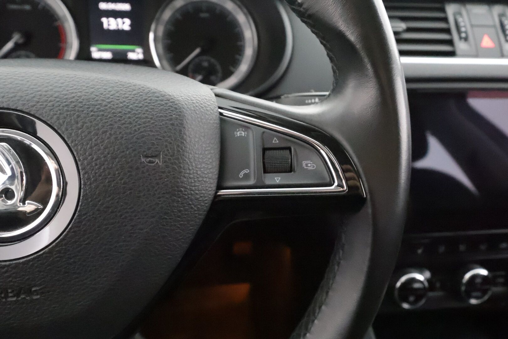 Skoda Octavia 2018 Combi 1,4 TSI Style DSG * ACC / Webasto / LED / P.kamera / Sähköluukku / Keyless / Ratinlämmitin * - Suomi-auto / Kahdet renkaat aluvanteilla / Merkkihuollettu / Juuri katsastettu - HULLUT AVAJAISHULINAT KORKOTARJOUS 3,29 %