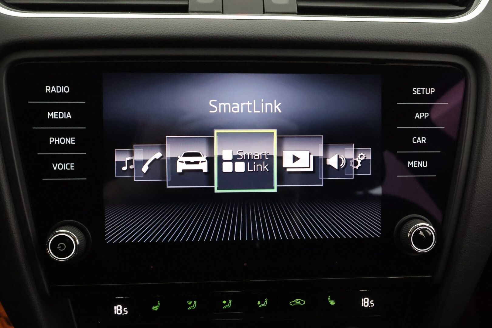 Skoda Octavia 2018 Combi 1,4 TSI Style DSG * ACC / Webasto / LED / P.kamera / Sähköluukku / Keyless / Ratinlämmitin * - Suomi-auto / Kahdet renkaat aluvanteilla / Merkkihuollettu / Juuri katsastettu - HULLUT AVAJAISHULINAT KORKOTARJOUS 3,29 %