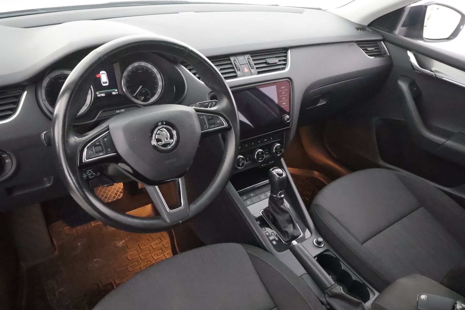 Skoda Octavia 2018 Combi 1,4 TSI Style DSG * ACC / Webasto / LED / P.kamera / Sähköluukku / Keyless / Ratinlämmitin * - Suomi-auto / Kahdet renkaat aluvanteilla / Merkkihuollettu / Juuri katsastettu - HULLUT AVAJAISHULINAT KORKOTARJOUS 3,29 %