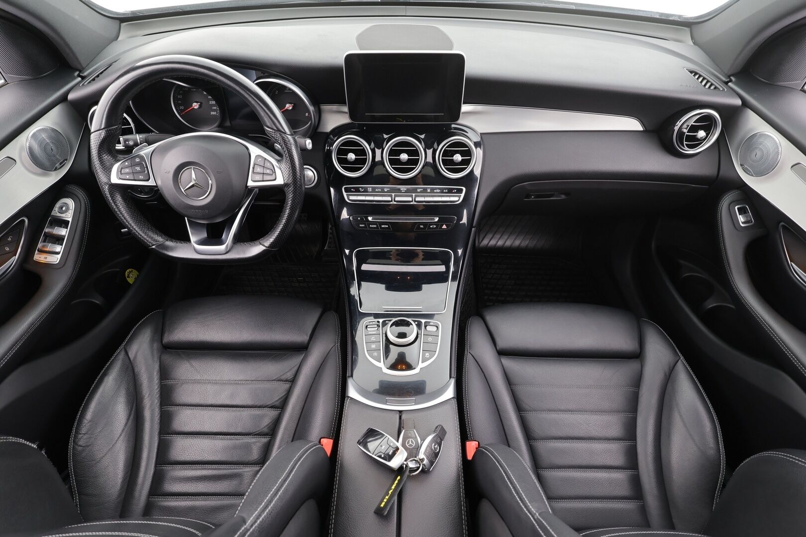 Mercedes-Benz GLC 2017 250 d Coupé 4Matic A Premium Business AMG * Burmester / Webasto / Koukku / ILS-LED / P.kamera / Sportnahat / Navi * - Lasikattoluukku / Suomi-auto / Kahdet renkaat