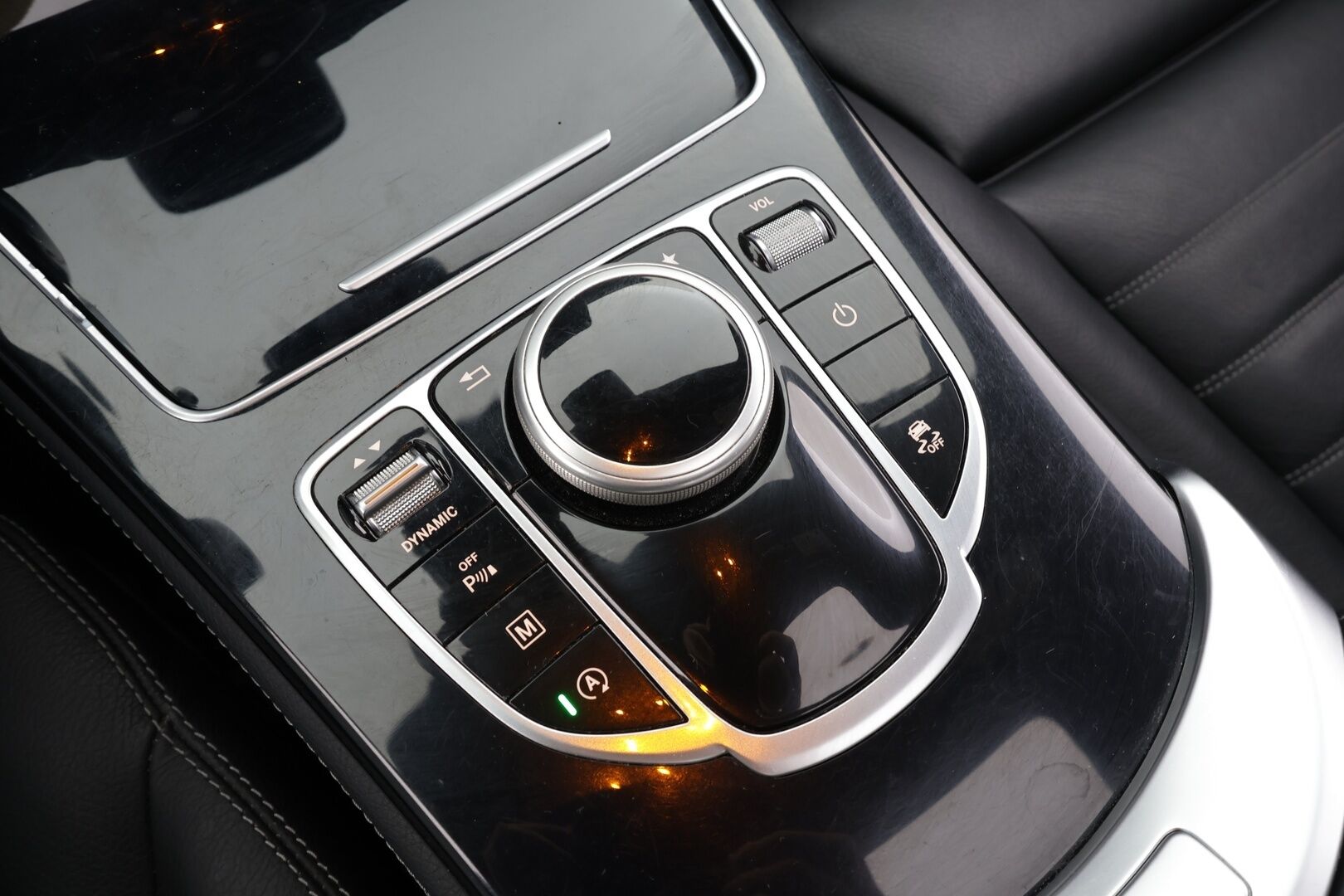 Mercedes-Benz GLC 2017 250 d Coupé 4Matic A Premium Business AMG * Burmester / Webasto / Koukku / ILS-LED / P.kamera / Sportnahat / Navi * - Lasikattoluukku / Suomi-auto / Kahdet renkaat