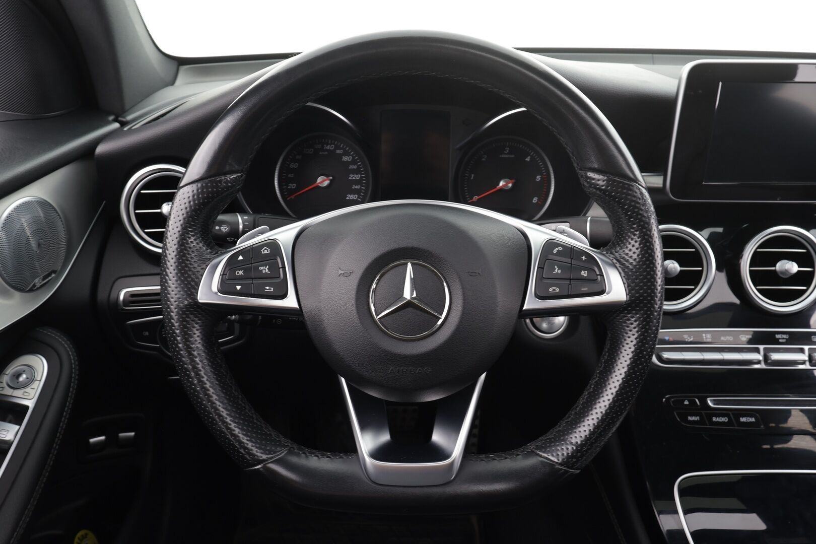 Mercedes-Benz GLC 2017 250 d Coupé 4Matic A Premium Business AMG * Burmester / Webasto / Koukku / ILS-LED / P.kamera / Sportnahat / Navi * - Lasikattoluukku / Suomi-auto / Kahdet renkaat