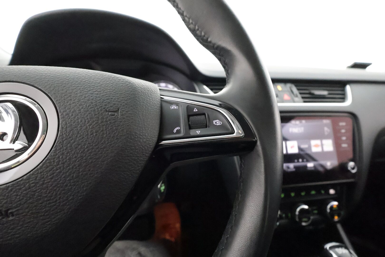 Skoda Octavia 2018 1,0 TSI Style DSG Autom. **Webasto / Koukku / LED-valot / P.Tutkat / Apple&Android / KeylessGO / 2x Renkaat**