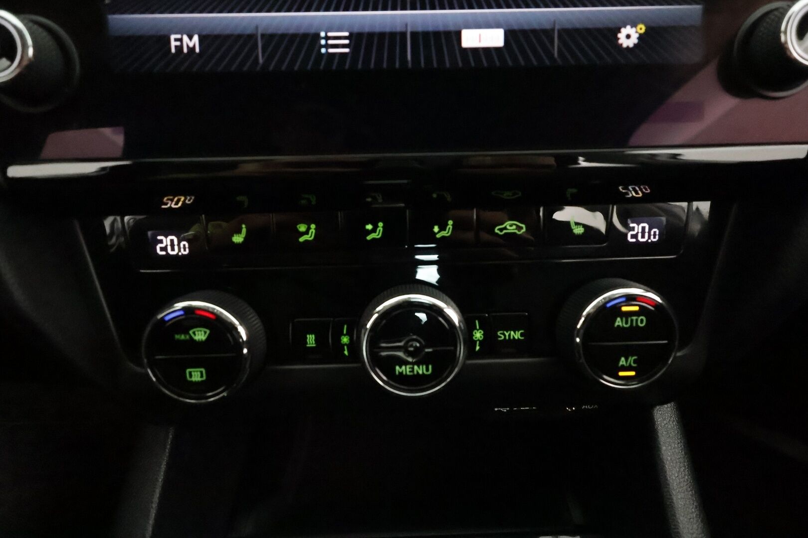 Skoda Octavia 2018 1,0 TSI Style DSG Autom. **Webasto / Koukku / LED-valot / P.Tutkat / Apple&Android / KeylessGO / 2x Renkaat**