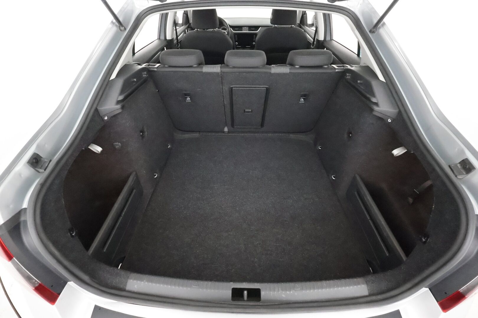 Skoda Octavia 2018 1,0 TSI Style DSG Autom. **Webasto / Koukku / LED-valot / P.Tutkat / Apple&Android / KeylessGO / 2x Renkaat**