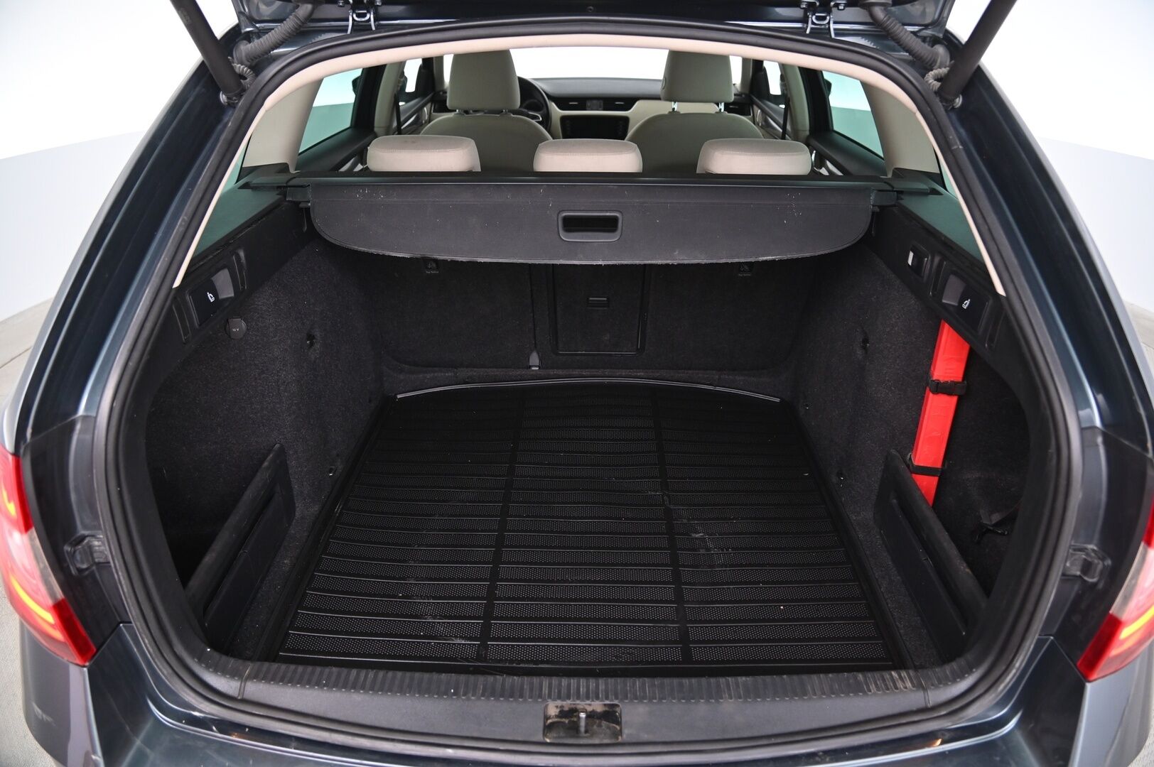 Skoda Octavia 2017 Combi 2,0 TDI 184 4x4 Style DSG Autom. - Adapt vakkari | Blis | Avaimeton kulku | Webasto | P*kamera | Lämmitettävä tuulilasi | Smartlink | 2.Om | Suomi-auto