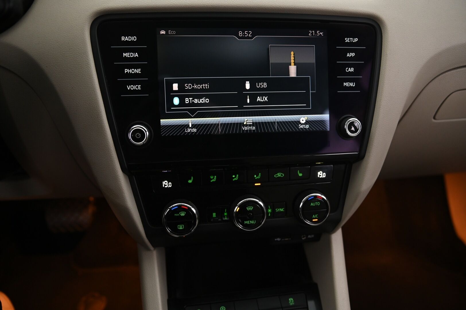 Skoda Octavia 2017 Combi 2,0 TDI 184 4x4 Style DSG Autom. - Adapt vakkari | Blis | Avaimeton kulku | Webasto | P*kamera | Lämmitettävä tuulilasi | Smartlink | 2.Om | Suomi-auto
