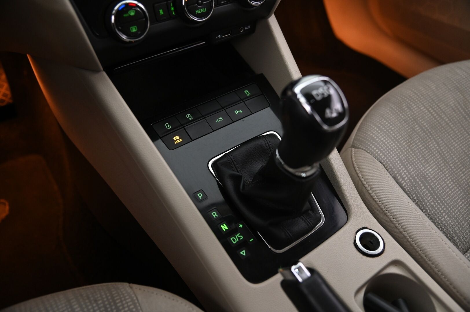 Skoda Octavia 2017 Combi 2,0 TDI 184 4x4 Style DSG Autom. - Adapt vakkari | Blis | Avaimeton kulku | Webasto | P*kamera | Lämmitettävä tuulilasi | Smartlink | 2.Om | Suomi-auto