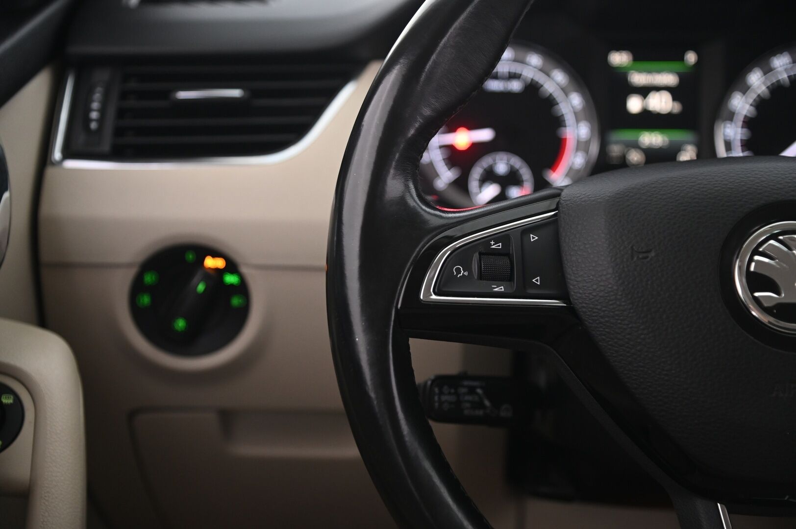 Skoda Octavia 2017 Combi 2,0 TDI 184 4x4 Style DSG Autom. - Adapt vakkari | Blis | Avaimeton kulku | Webasto | P*kamera | Lämmitettävä tuulilasi | Smartlink | 2.Om | Suomi-auto