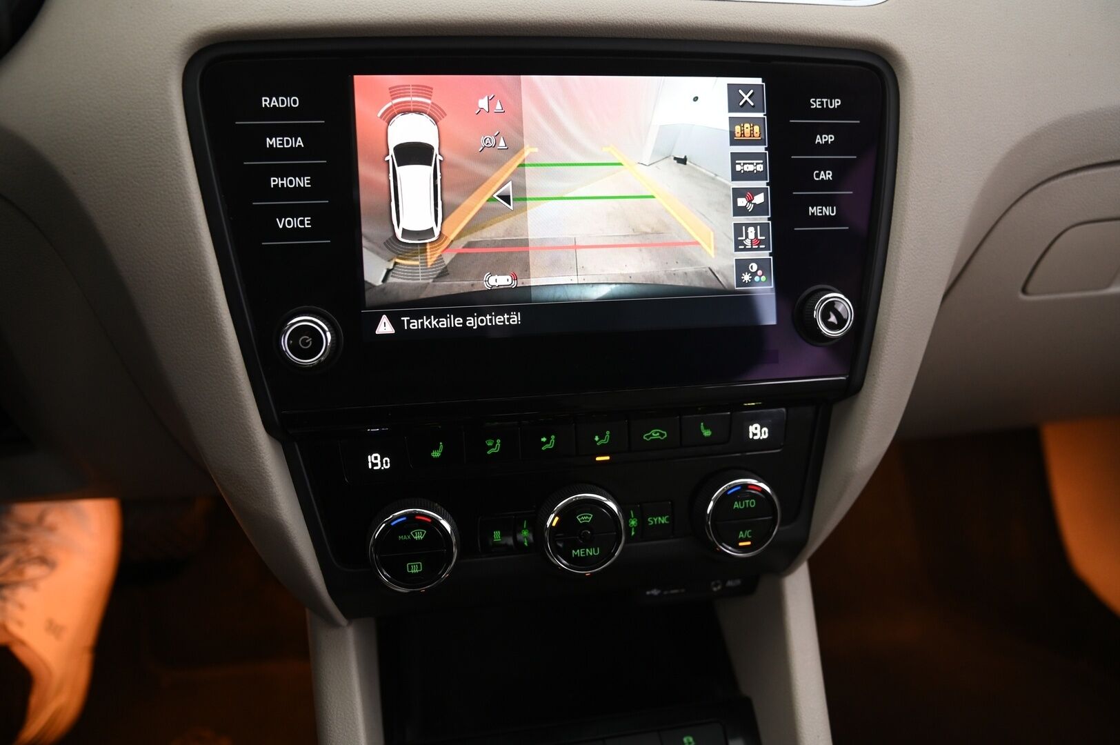 Skoda Octavia 2017 Combi 2,0 TDI 184 4x4 Style DSG Autom. - Adapt vakkari | Blis | Avaimeton kulku | Webasto | P*kamera | Lämmitettävä tuulilasi | Smartlink | 2.Om | Suomi-auto