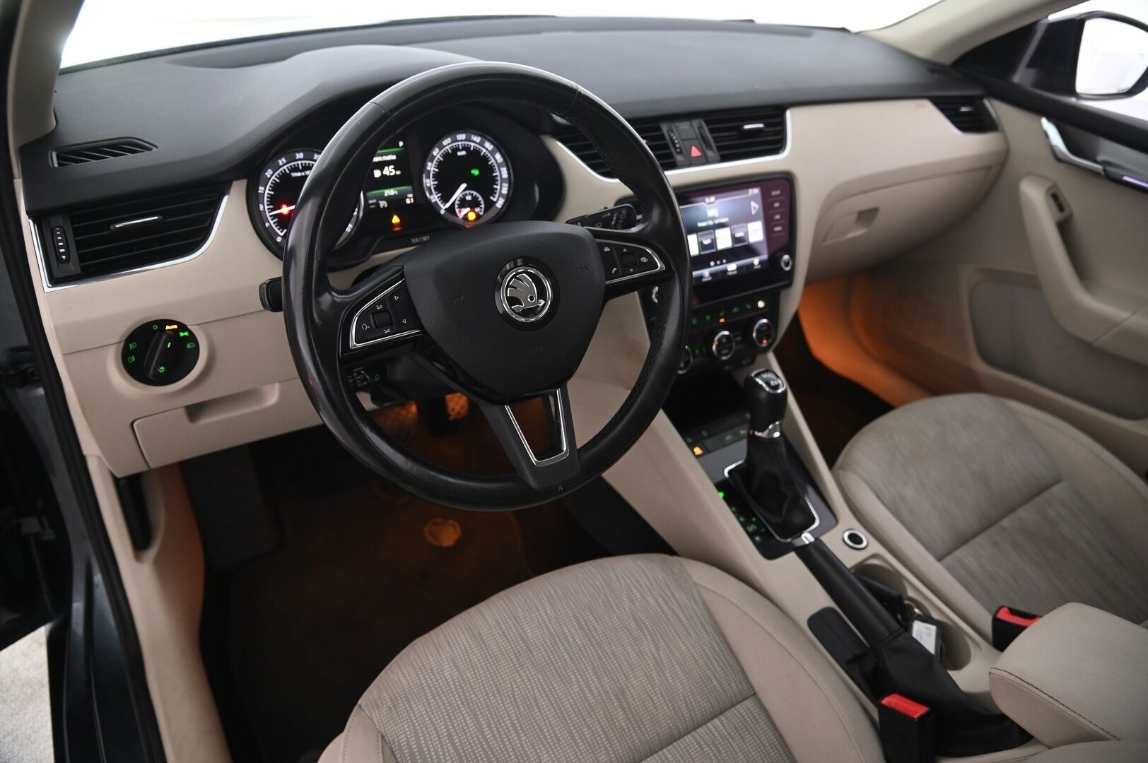 Skoda Octavia 2017 Combi 2,0 TDI 184 4x4 Style DSG Autom. - Adapt vakkari | Blis | Avaimeton kulku | Webasto | P*kamera | Lämmitettävä tuulilasi | Smartlink | 2.Om | Suomi-auto