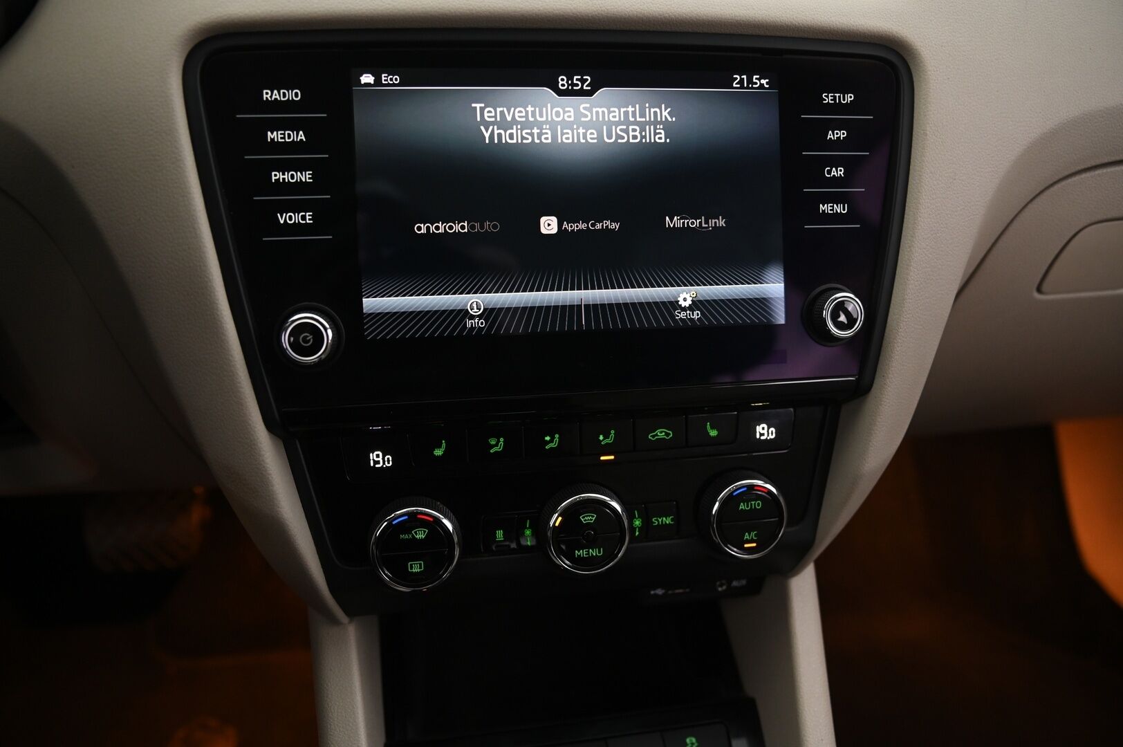 Skoda Octavia 2017 Combi 2,0 TDI 184 4x4 Style DSG Autom. - Adapt vakkari | Blis | Avaimeton kulku | Webasto | P*kamera | Lämmitettävä tuulilasi | Smartlink | 2.Om | Suomi-auto