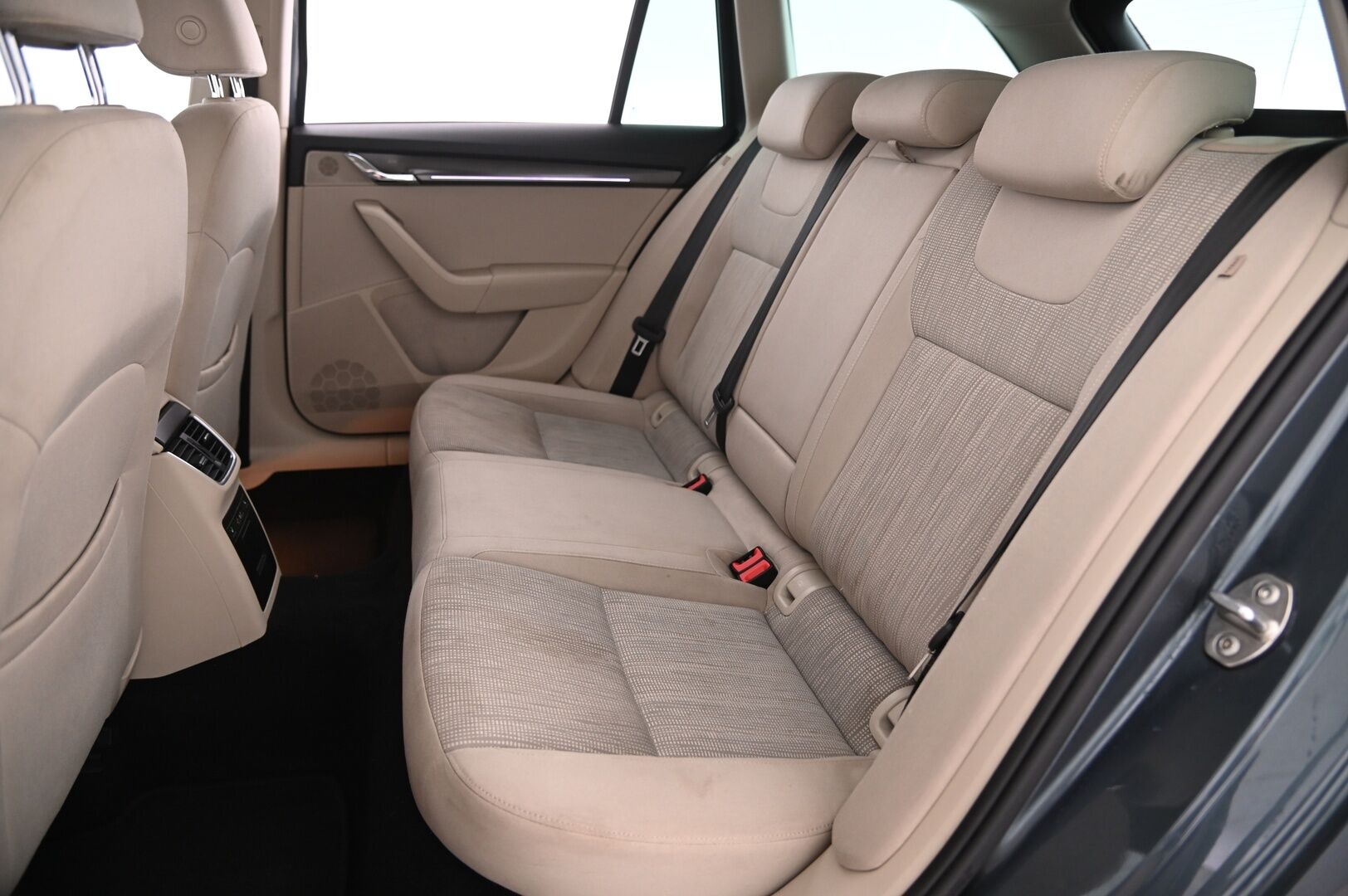 Skoda Octavia 2017 Combi 2,0 TDI 184 4x4 Style DSG Autom. - Adapt vakkari | Blis | Avaimeton kulku | Webasto | P*kamera | Lämmitettävä tuulilasi | Smartlink | 2.Om | Suomi-auto