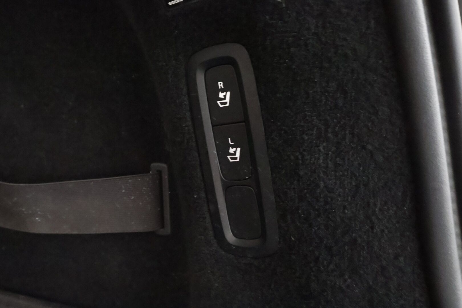 Volvo V90 2017 D3 Momentum aut * ACC / HUD / P.tutka / LED / Navi / Koukku / Webasto / KeylessGo * - Suomi-auto / Kahdet renkaat aluvanteilla / Merkkihuollettu - HULLU BLACKWEEK KORKOTARJOUS 2,49%