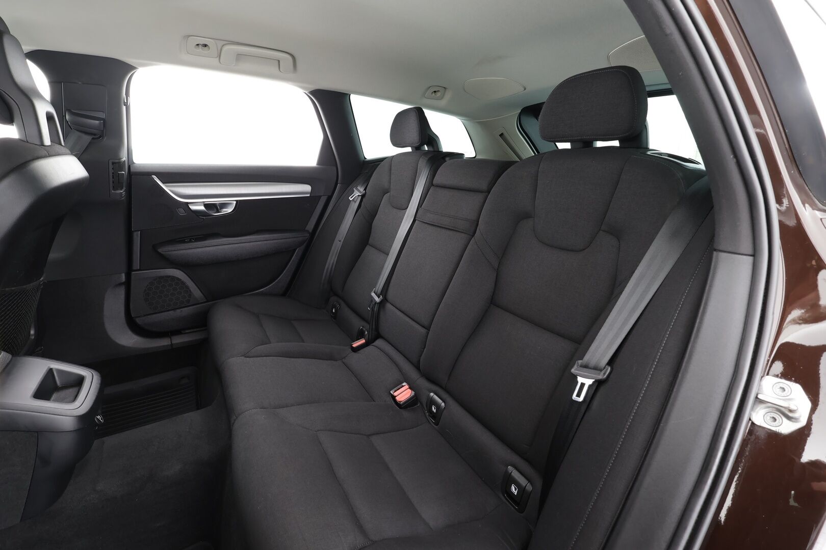 Volvo V90 2017 D3 Momentum aut * ACC / HUD / P.tutka / LED / Navi / Koukku / Webasto / KeylessGo * - Suomi-auto / Kahdet renkaat aluvanteilla / Merkkihuollettu - HULLU BLACKWEEK KORKOTARJOUS 2,49%