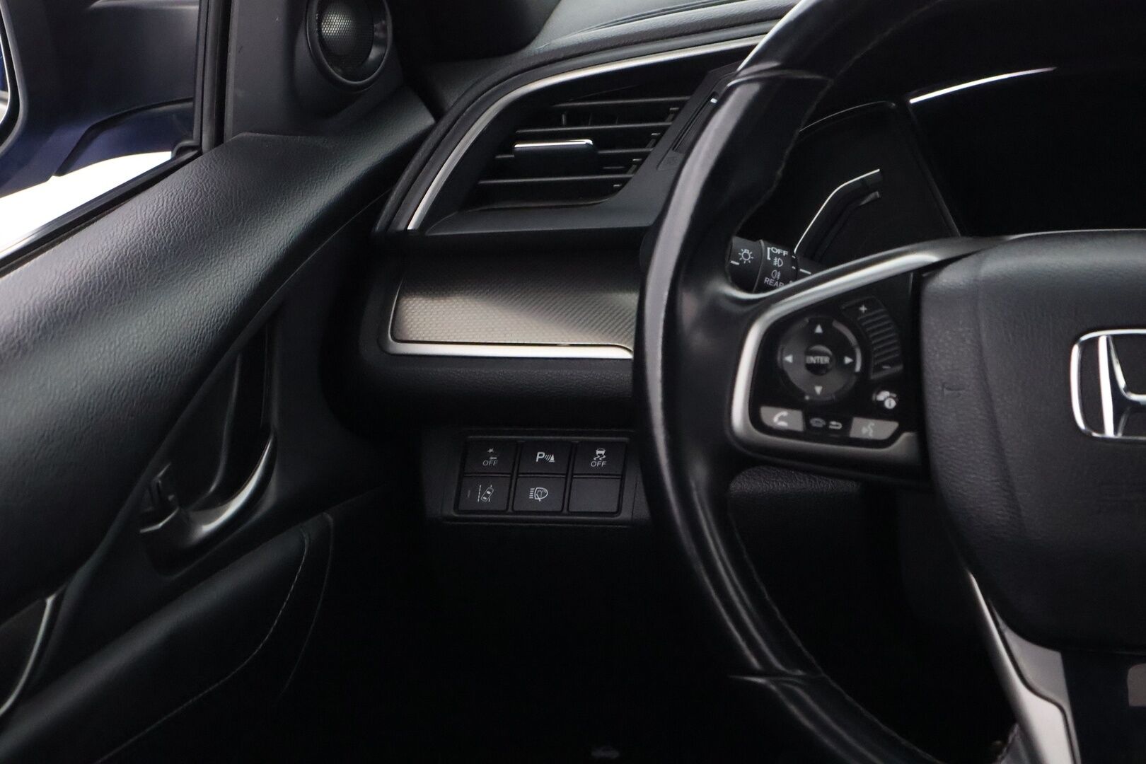 Honda Civic 2017 HB 129 hv Sport Premium - Adapt.Vakkari / BLIS / P.Kamera / Kattoluukku / Vetokoukku / Keyless / Navi / Suomiauto