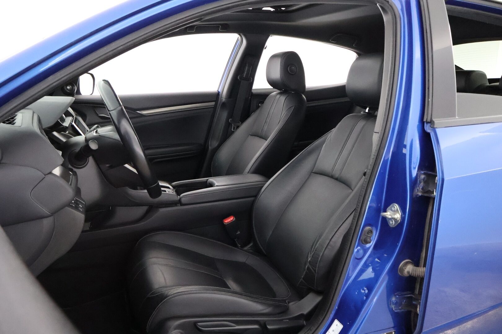 Honda Civic 2017 HB 129 hv Sport Premium - Adapt.Vakkari / BLIS / P.Kamera / Kattoluukku / Vetokoukku / Keyless / Navi / Suomiauto