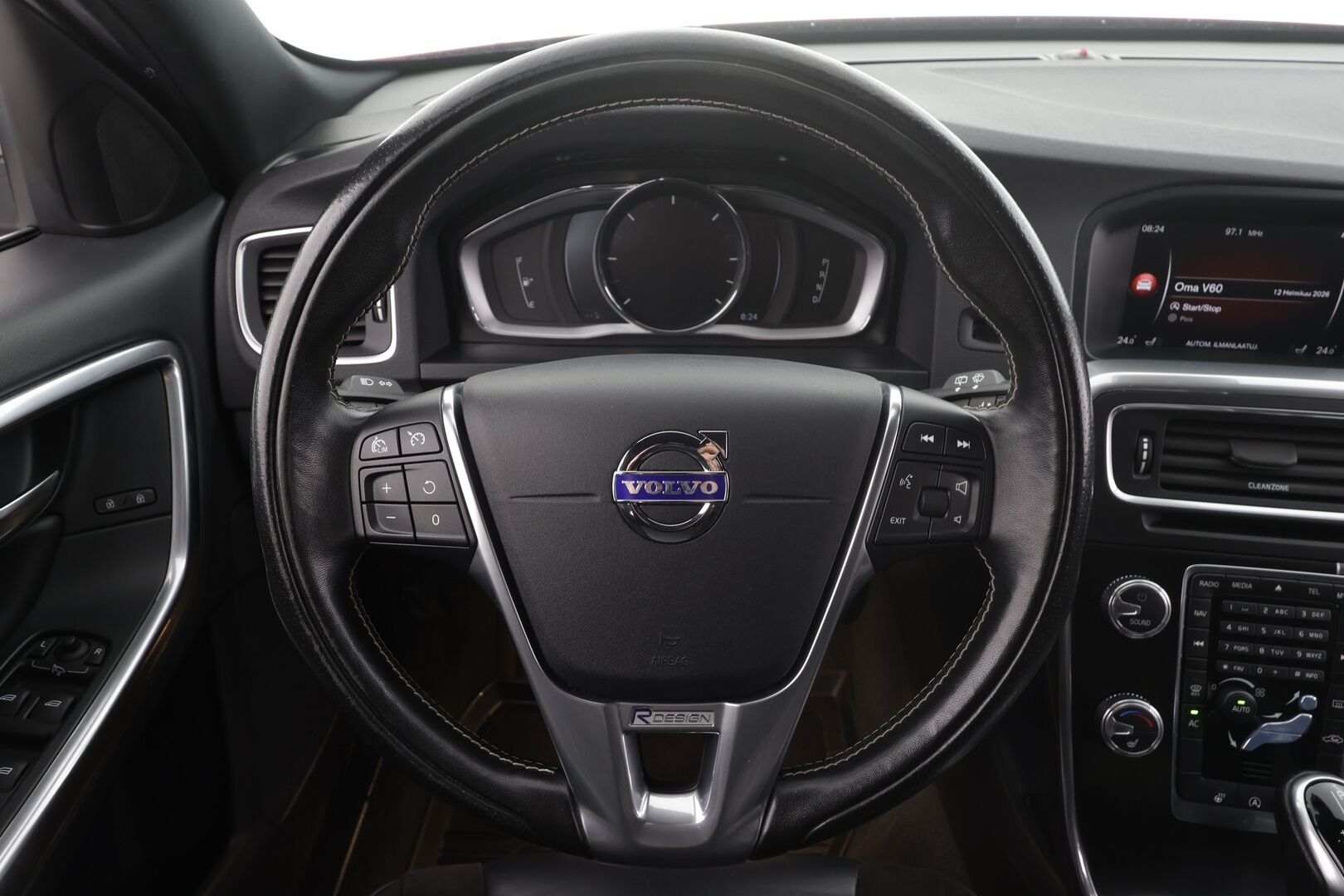 Volvo V60 2017 D4 AWD Business R Design aut * Webasto / Koukku / Vakkari / Xenon / P.tutka / Navi / Keyless * - Suomi-auto / Kahdet renkaat