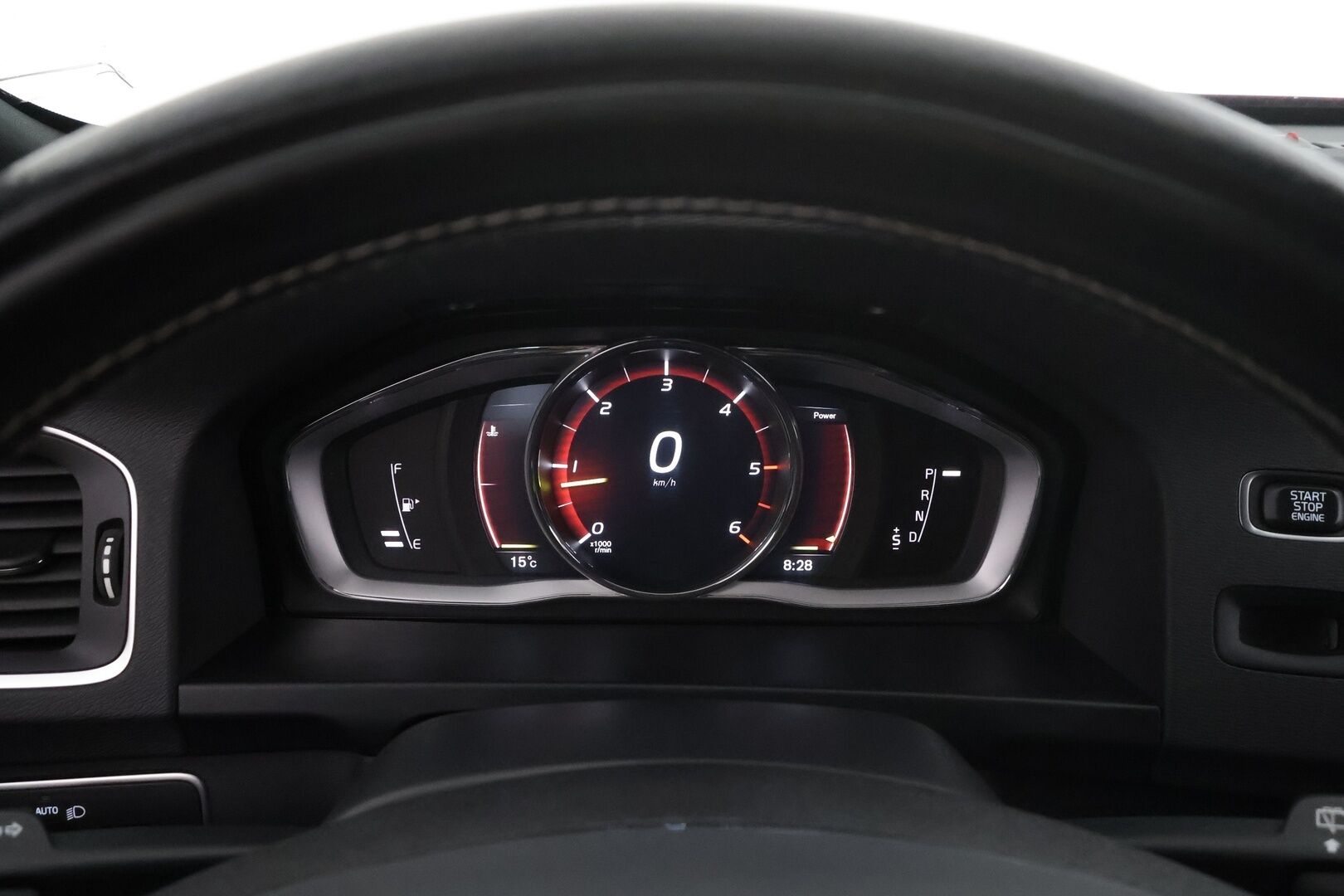 Volvo V60 2017 D4 AWD Business R Design aut * Webasto / Koukku / Vakkari / Xenon / P.tutka / Navi / Keyless * - Suomi-auto / Kahdet renkaat / Ei AdBlue -järjestelmää / Jakopää tehty!