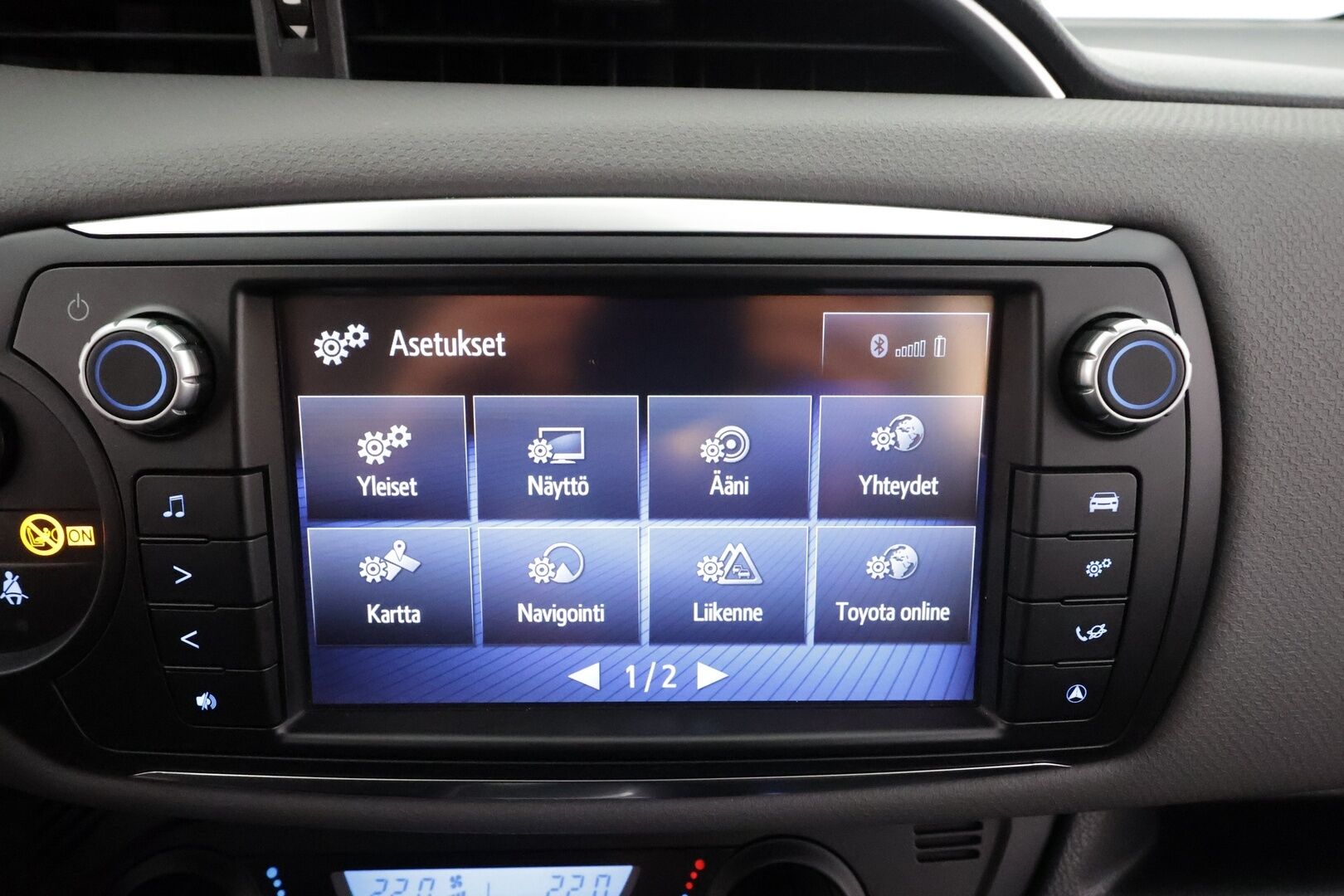 Toyota Yaris 2017 1,5 Hybrid Active Edition * Lohkolämmitin / P.Kamera / Vakkari / Navi / Bluetooth / AC * - Suomi-auto / Kahdet renkaat aluvanteilla / Merkkihuollot