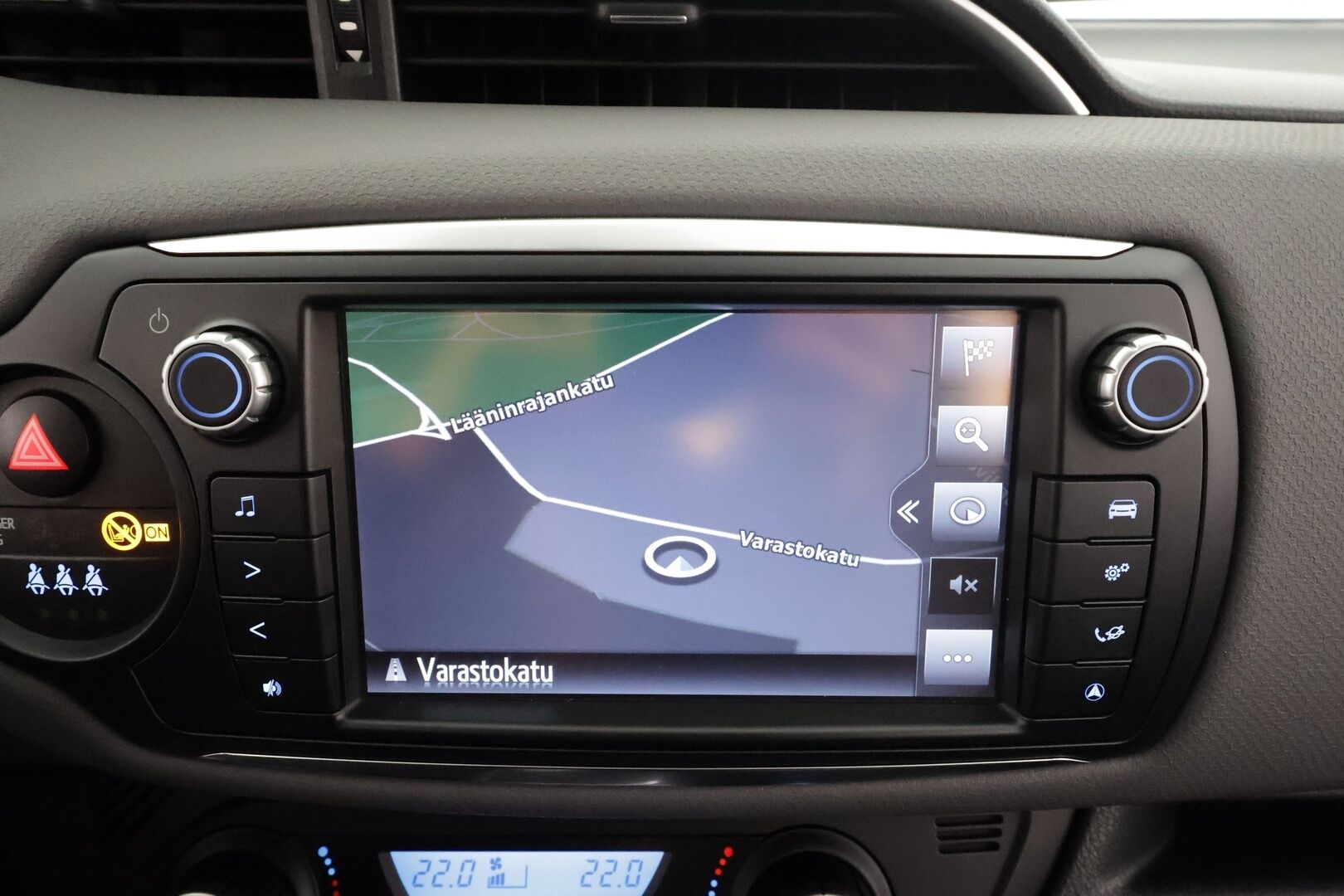 Toyota Yaris 2017 1,5 Hybrid Active Edition * Lohkolämmitin / P.Kamera / Vakkari / Navi / Bluetooth / AC * - Suomi-auto / Kahdet renkaat aluvanteilla / Merkkihuollot