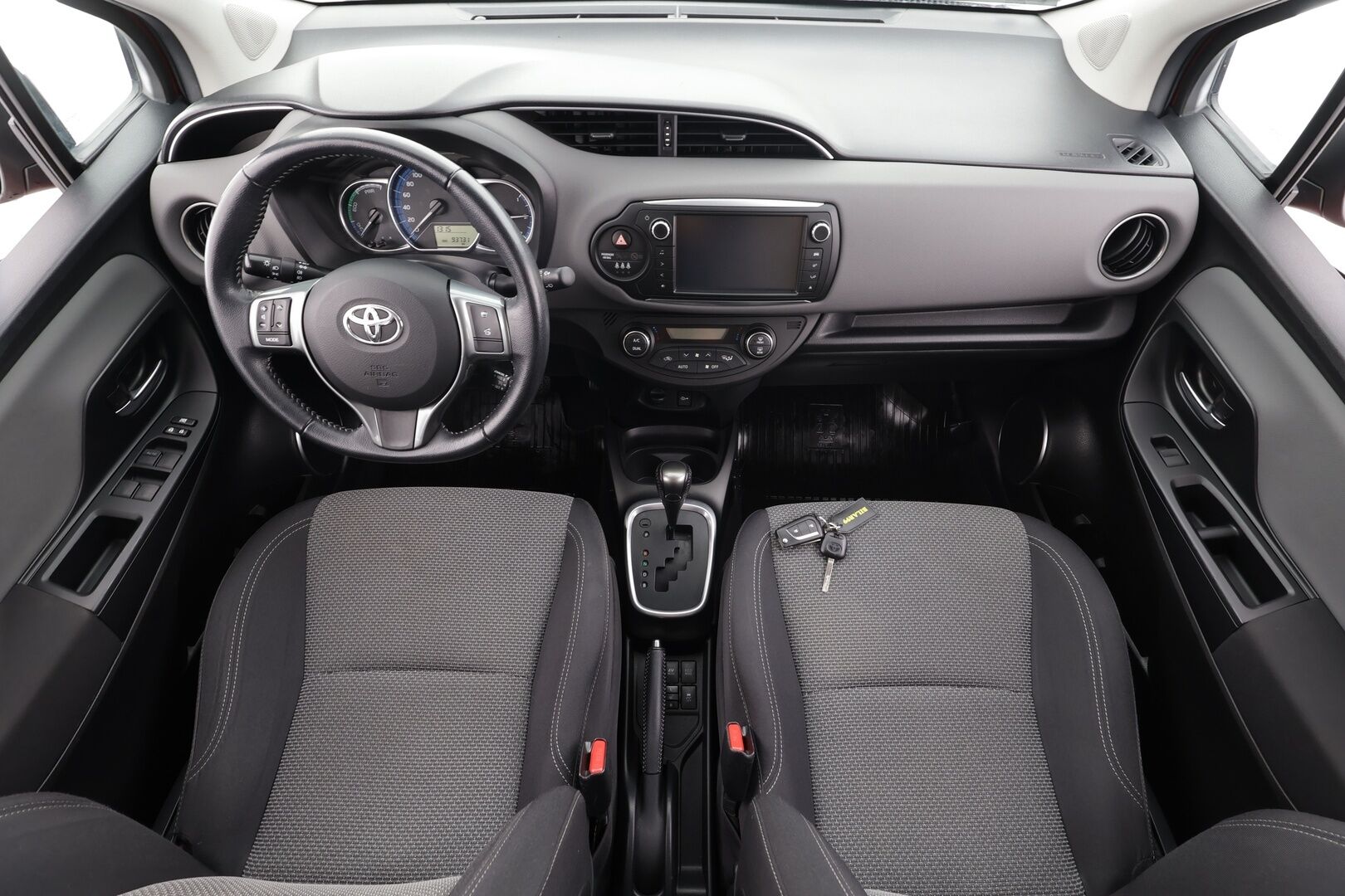 Toyota Yaris 2017 1,5 Hybrid Active Edition * Lohkolämmitin / P.Kamera / Vakkari / Navi / Bluetooth / AC * - Suomi-auto / Kahdet renkaat aluvanteilla / Merkkihuollot
