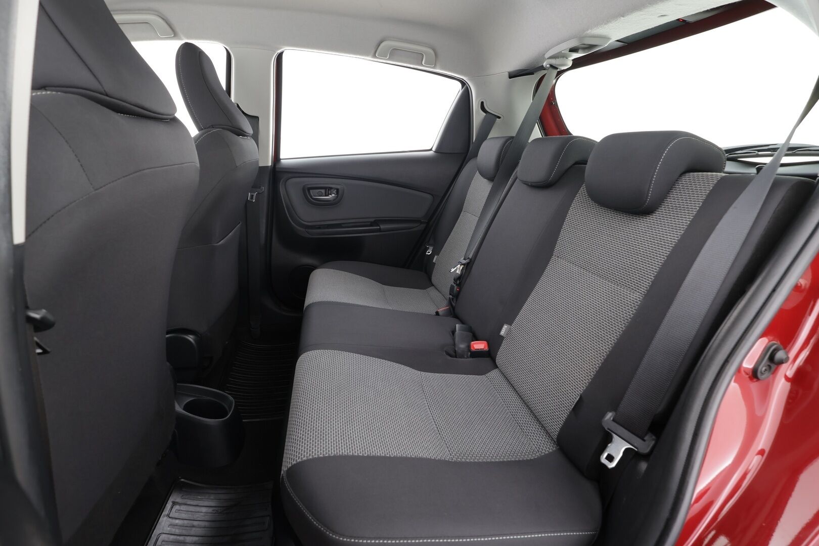 Toyota Yaris 2017 1,5 Hybrid Active Edition * Lohkolämmitin / P.Kamera / Vakkari / Navi / Bluetooth / AC * - Suomi-auto / Kahdet renkaat aluvanteilla / Merkkihuollot