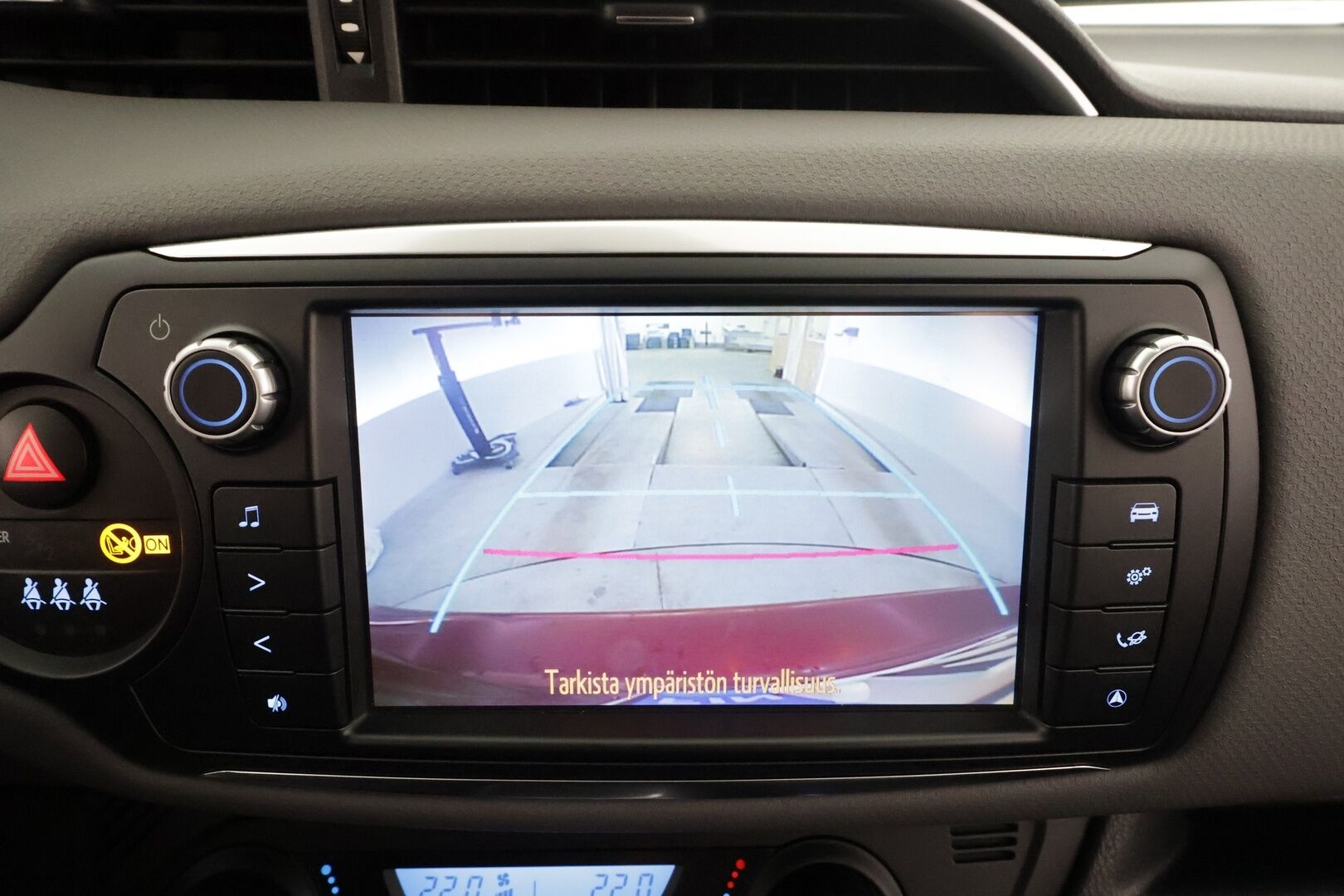 Toyota Yaris 2017 1,5 Hybrid Active Edition * Lohkolämmitin / P.Kamera / Vakkari / Navi / Bluetooth / AC * - Suomi-auto / Kahdet renkaat aluvanteilla / Merkkihuollot