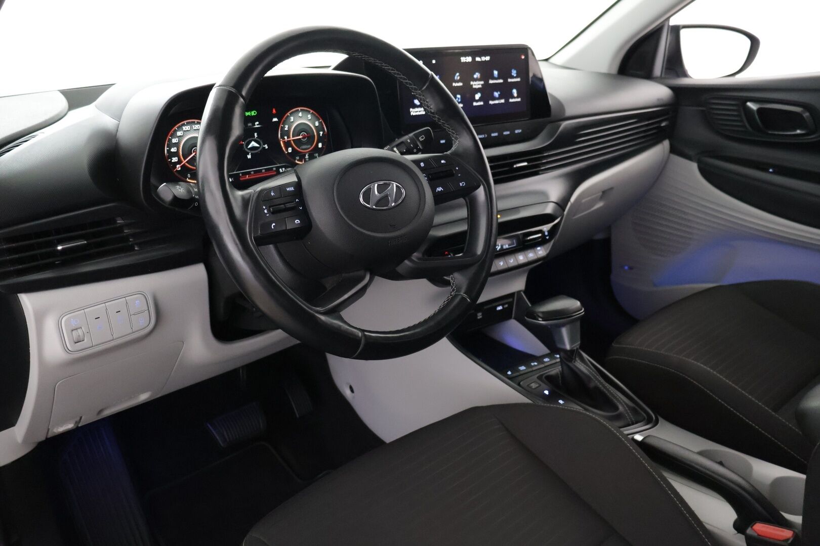 Hyundai i20 Hatchback 2021 1.0 T-GDi 120 hv 48V Hybrid 7DCT-aut. Style - Suomi-auto | 2x merkkirenkaat | Lohko- + sisälämppärit | Vakkari | Ratinlämmitin | Bose | Peruutuskamera | Carplay