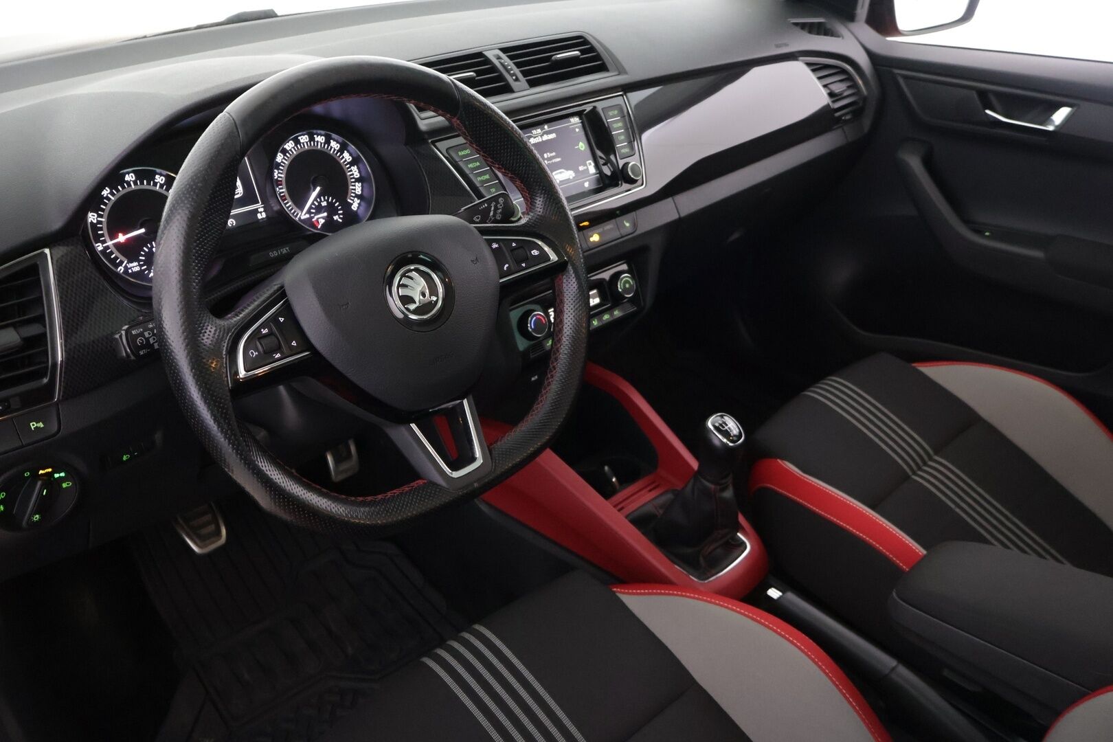 Skoda Fabia 2017 Combi 1,2 TSI 110 Monte Carlo *Panoraama / Keyless / Xenon / Tutkat / Lohko+Sisälämmitin* - * Suomi-auto / Kahdet renkaat vanteineen * - HULLU BLACKWEEK KORKOTARJOUS 2,49%