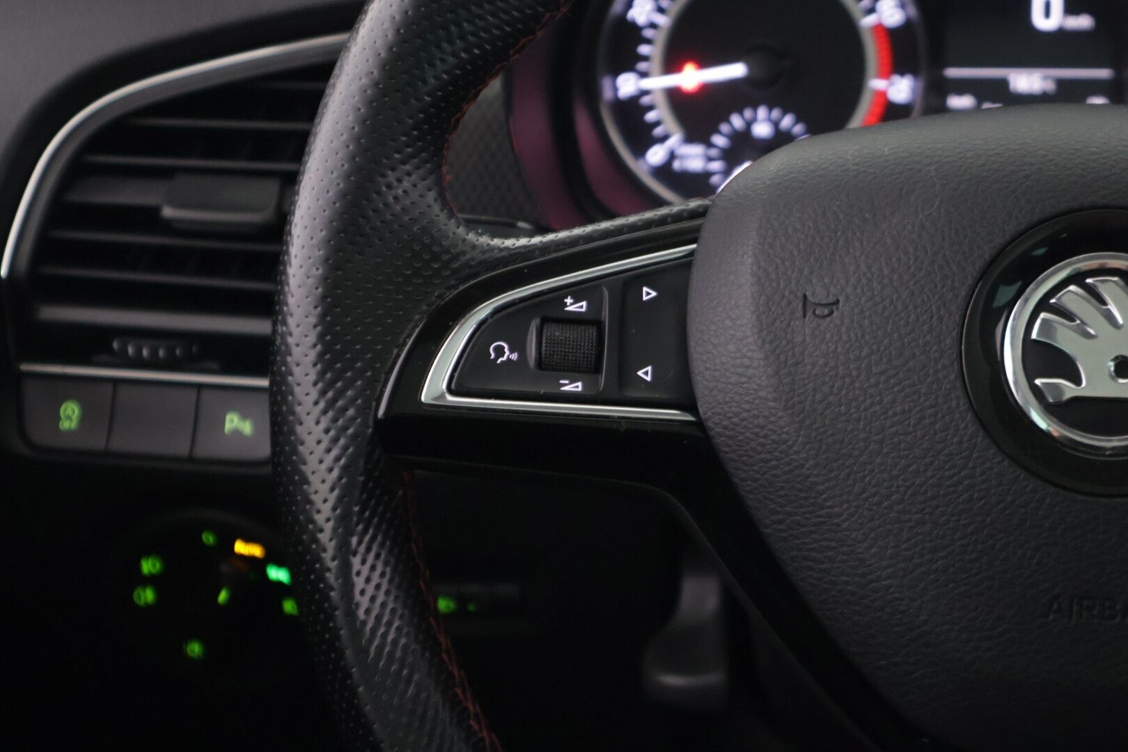 Skoda Fabia 2017 Combi 1,2 TSI 110 Monte Carlo *Panoraama / Keyless / Xenon / Tutkat / Lohko+Sisälämmitin* - * Suomi-auto / Kahdet renkaat vanteineen *