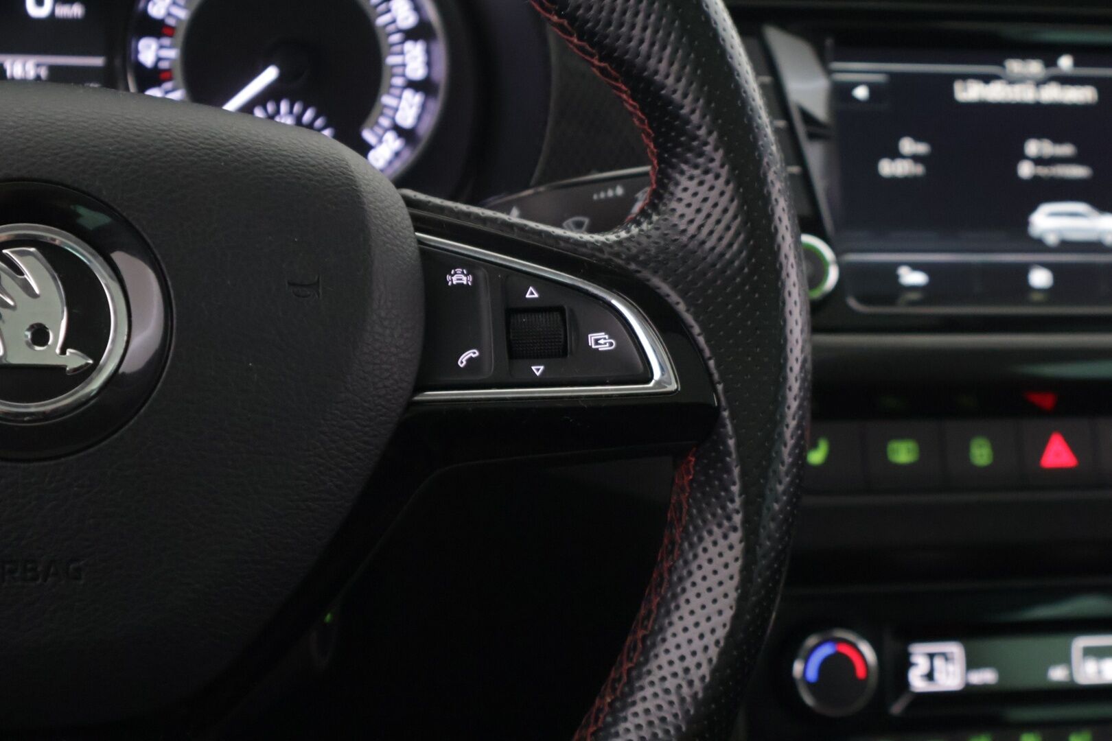 Skoda Fabia 2017 Combi 1,2 TSI 110 Monte Carlo *Panoraama / Keyless / Xenon / Tutkat / Lohko+Sisälämmitin* - * Suomi-auto / Kahdet renkaat vanteineen * - HULLU BLACKWEEK KORKOTARJOUS 2,49%