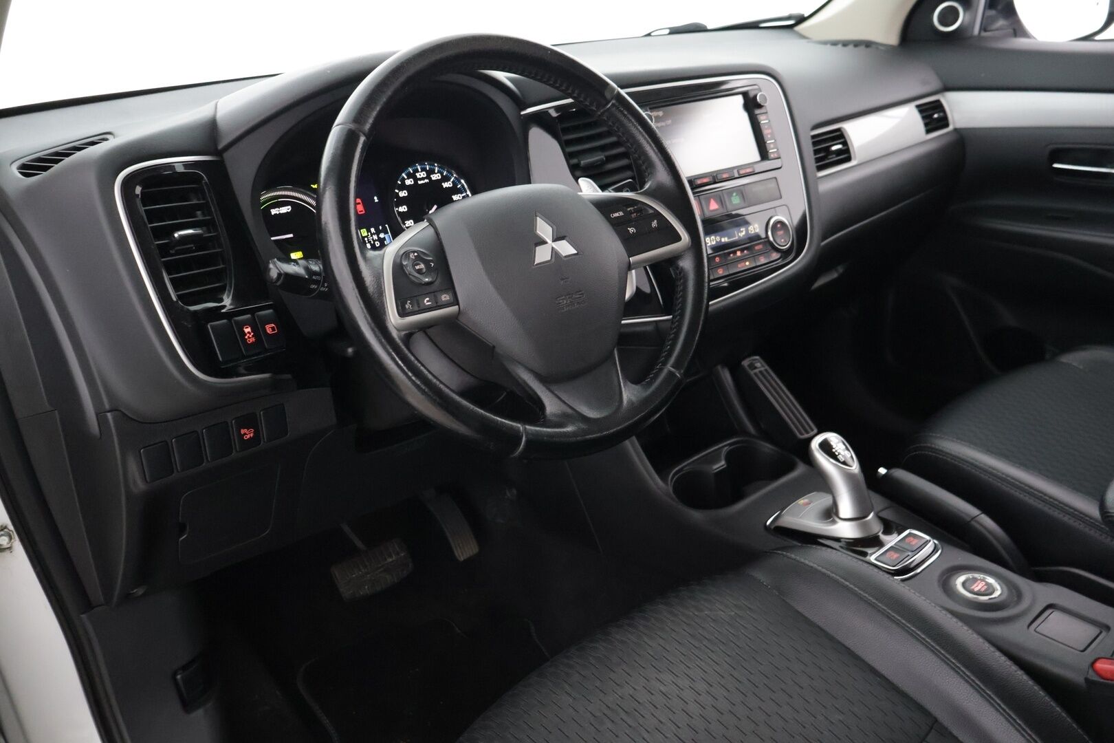 Mitsubishi Outlander 2014 PHEV Intense *MYYDÄÄN HUUTOKAUPAT.COM*