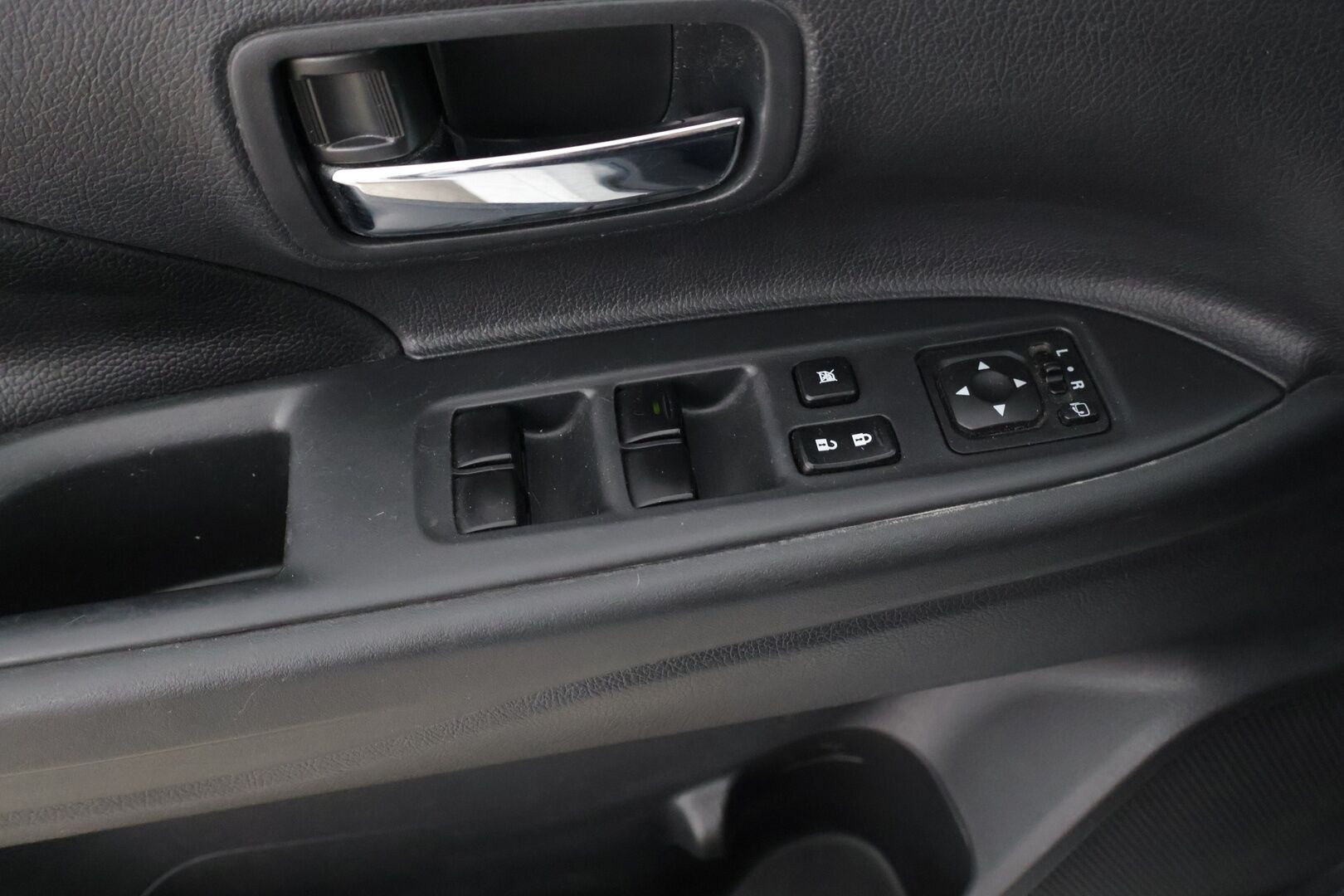 Mitsubishi Outlander 2014 PHEV Intense *MYYDÄÄN HUUTOKAUPAT.COM*