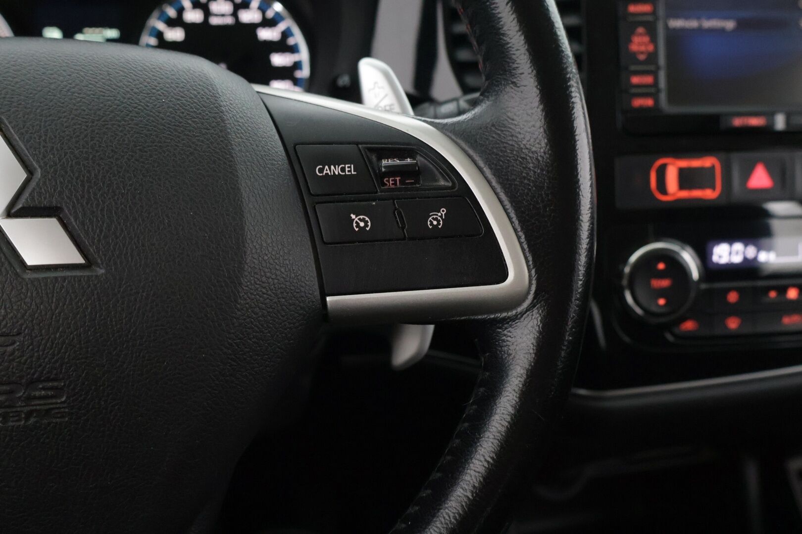 Mitsubishi Outlander 2014 PHEV Intense *MYYDÄÄN HUUTOKAUPAT.COM*