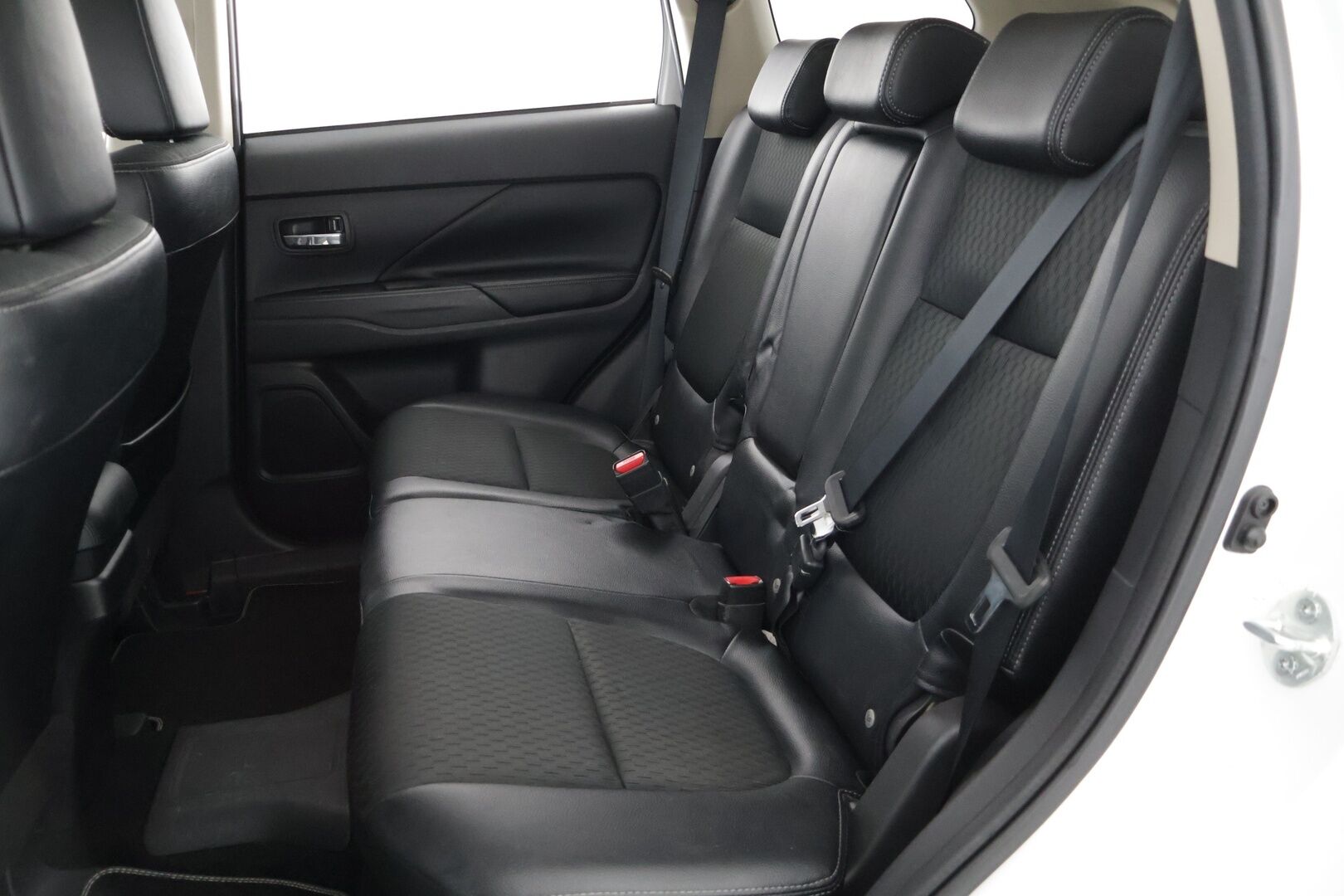 Mitsubishi Outlander 2014 PHEV Intense *MYYDÄÄN HUUTOKAUPAT.COM*
