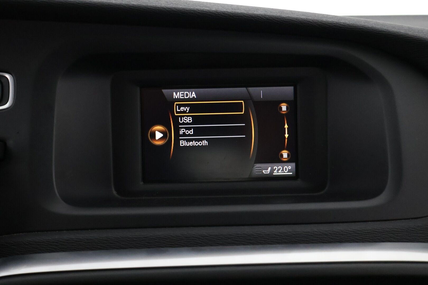 Volvo V40 Cross Country 2017 T3 Momentum - Suomiauto / Facelift / Vetokoukku / High Performance Audio / Vakkari / Lohko / Peruutustutka / Jakopää tehty!