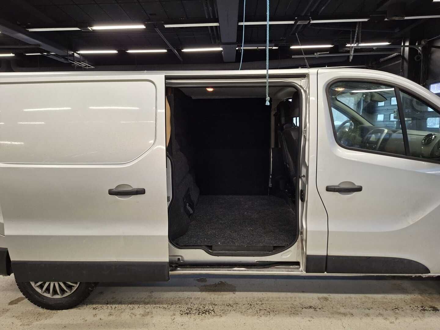 Nissan NV300 2017 Van 1,6 dCi 145 6 M/T L2H1 1.2t FWD Comf. Blind FD Blind SSD Plus&Tech&Connect *Webasto / KeylessGo / Vakkari / Koukku - KeylessGo / Vakkari / Hyllyt / Koukku / Webasto / Navi / Bluetooth
