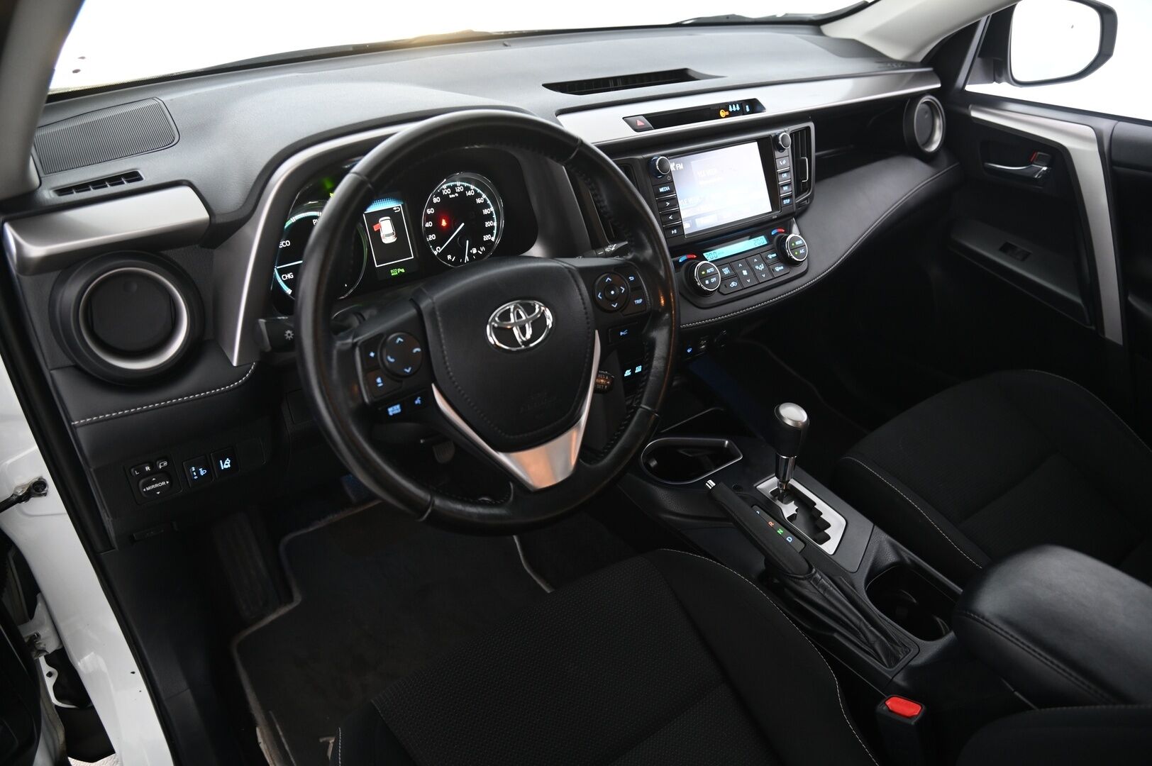 Toyota RAV4 2017 2,5 Hybrid AWD Business - ACC | P.kamera | Vetokoukku | 2 Renkaat & Vanteet |
