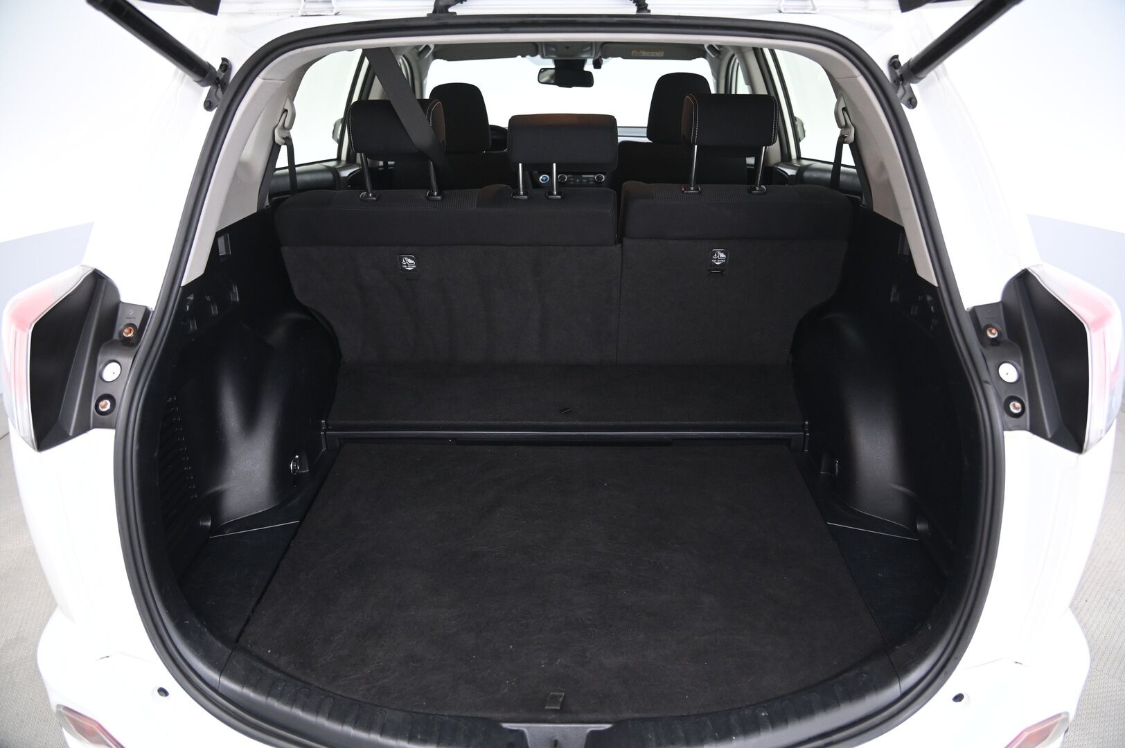 Toyota RAV4 2017 2,5 Hybrid AWD Business - ACC | P.kamera | Vetokoukku | 2 Renkaat & Vanteet |