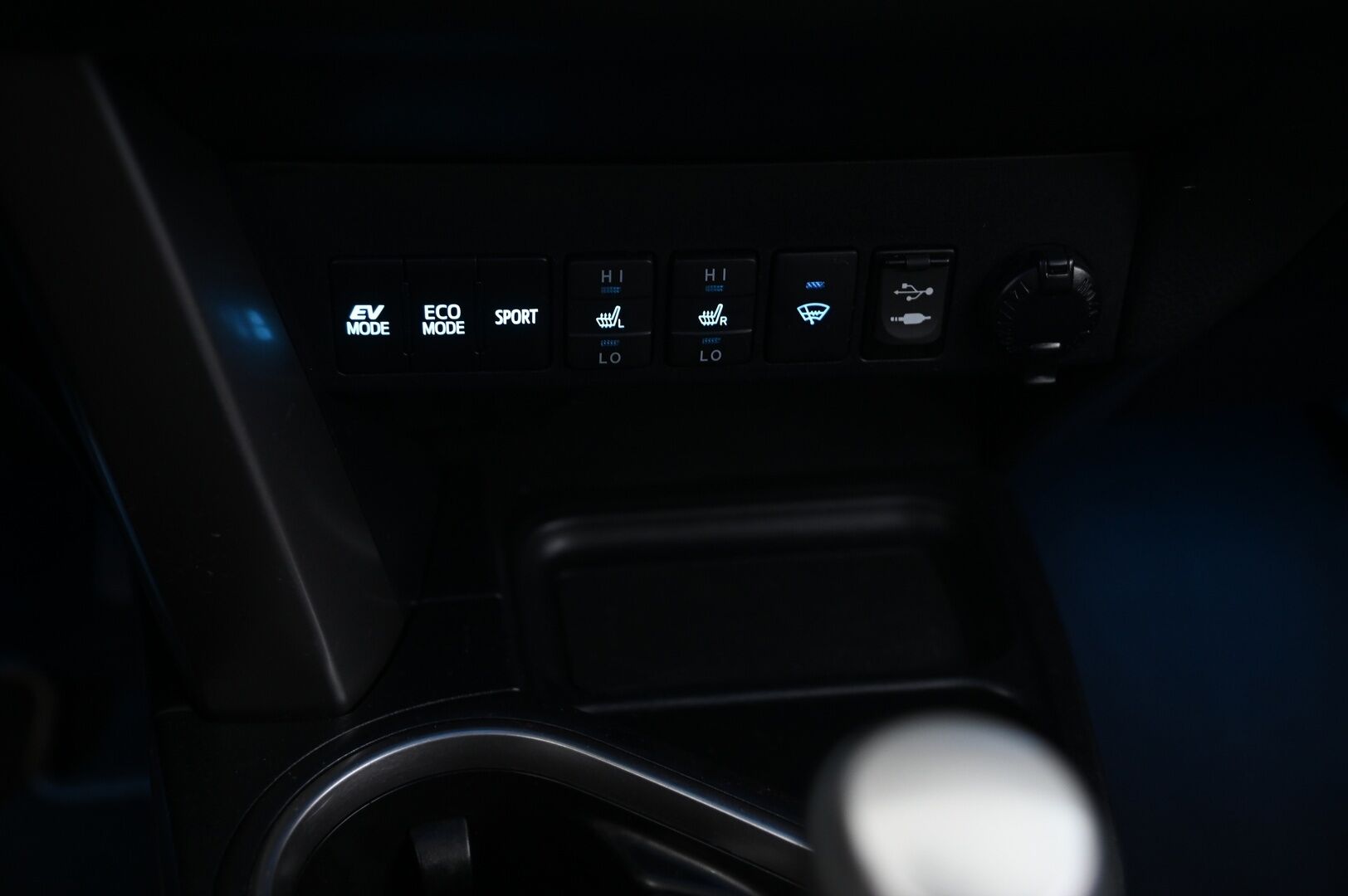 Toyota RAV4 2017 2,5 Hybrid AWD Business - ACC | P.kamera | Vetokoukku | 2 Renkaat & Vanteet |