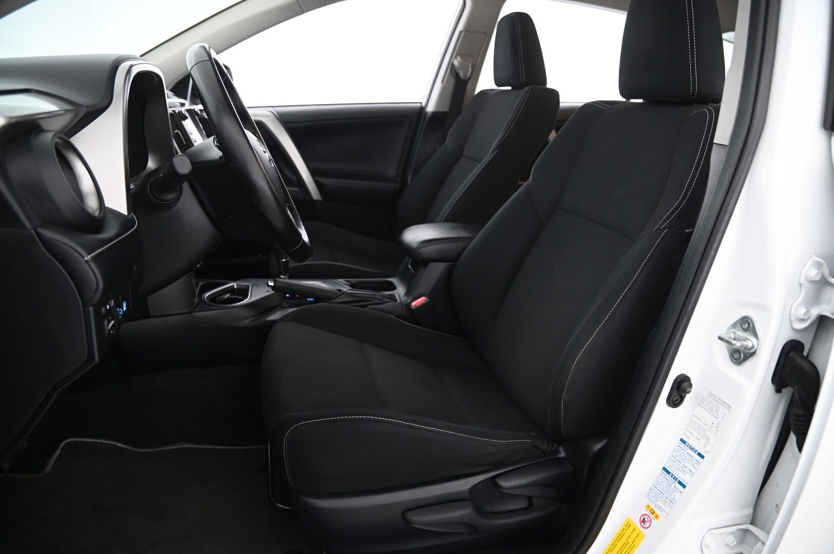 Toyota RAV4 2017 2,5 Hybrid AWD Business - ACC | P.kamera | Vetokoukku | 2 Renkaat & Vanteet |