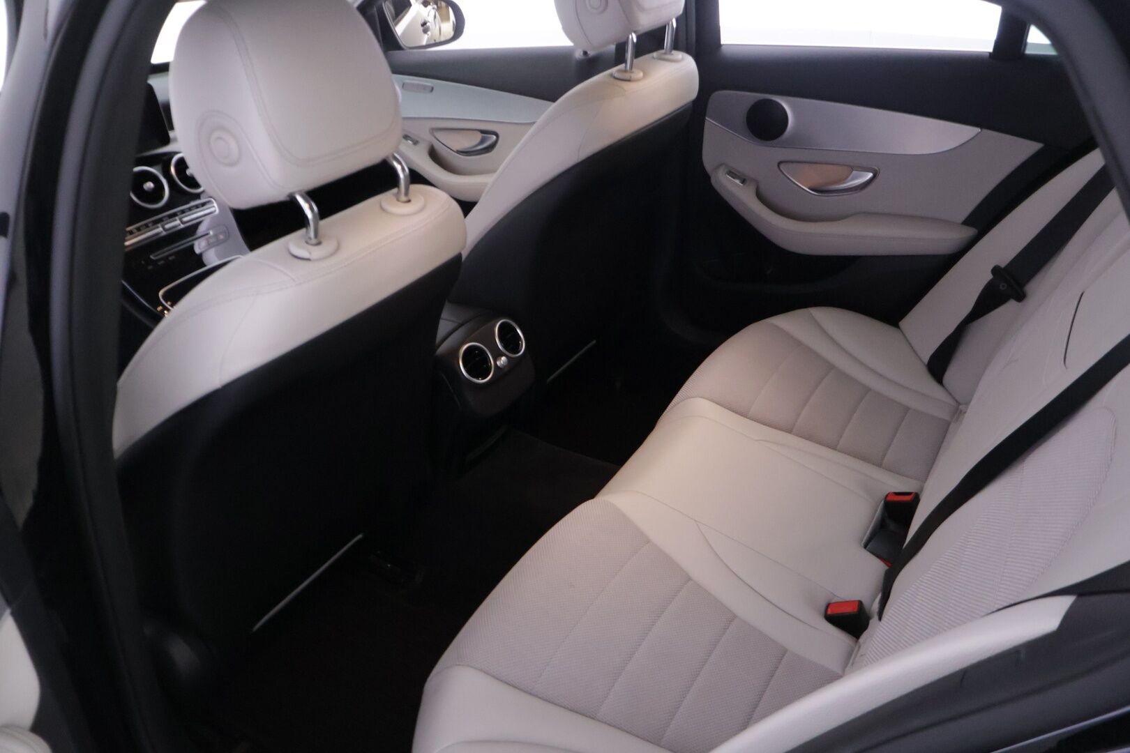 Mercedes-Benz C 2018 180 T A Edition Avantgarde - | ILS | Lohko+sisähaara | Osanahkaverhoilu | Vetokoukku | 